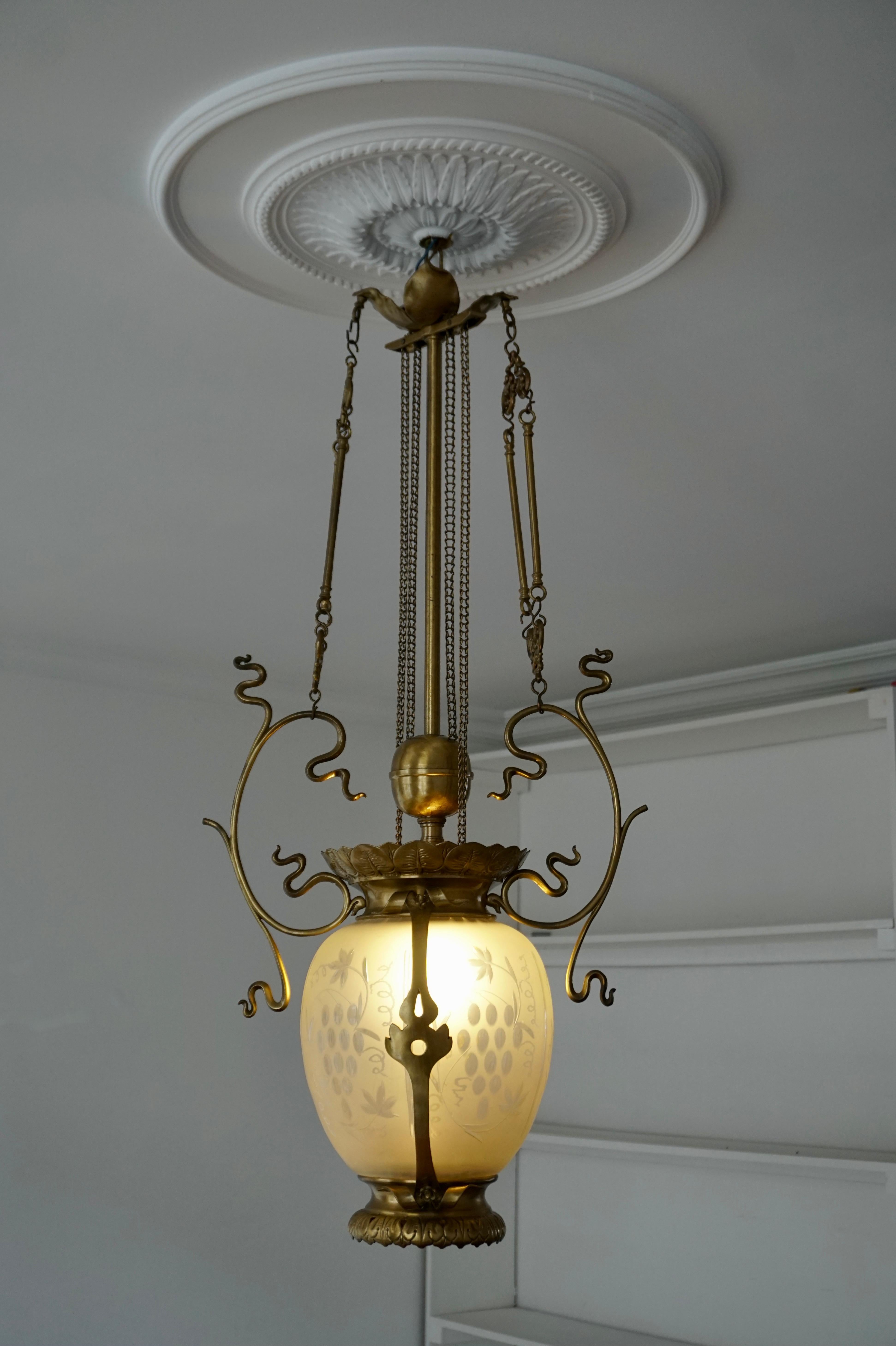 Elegant Art Nouveau Pendant Light in Brass and Glass For Sale 1