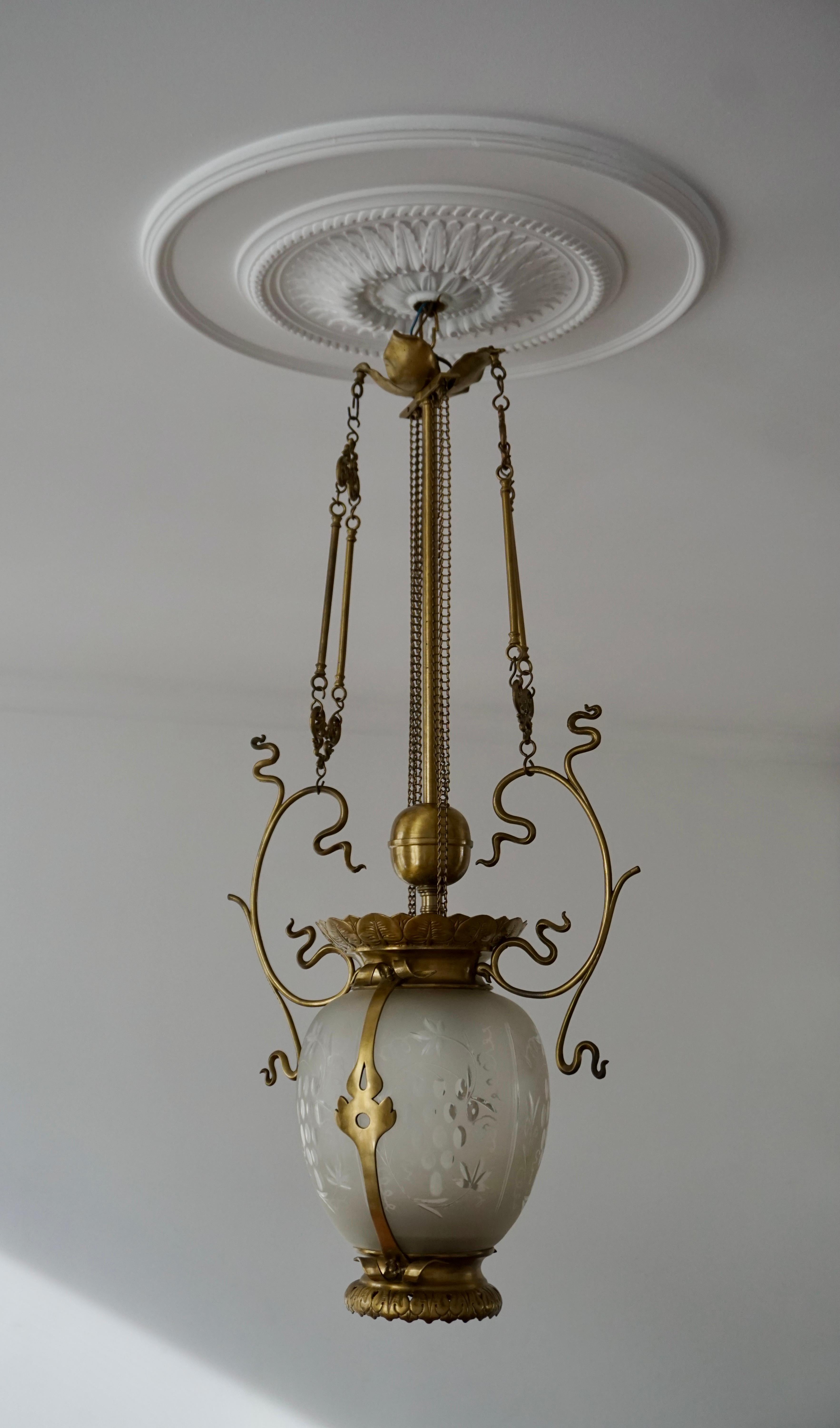 Elegant Art Nouveau Pendant Light in Brass and Glass For Sale 3