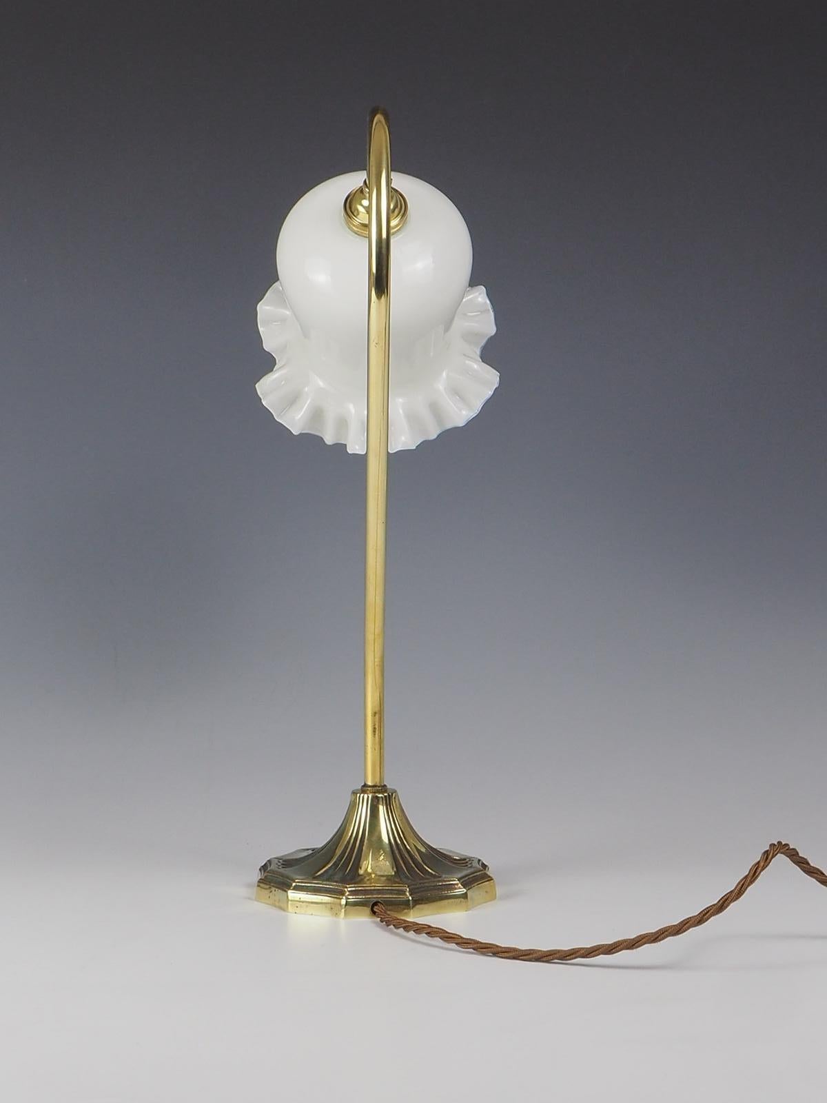 Elegant Art Nouveau Swan Neck Table Lamp with Shade In Good Condition For Sale In Lincoln, GB