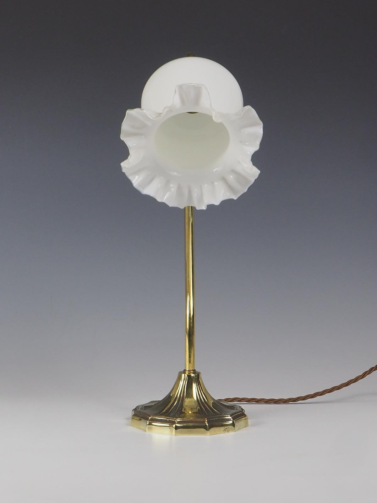 20th Century Elegant Art Nouveau Swan Neck Table Lamp with Shade For Sale