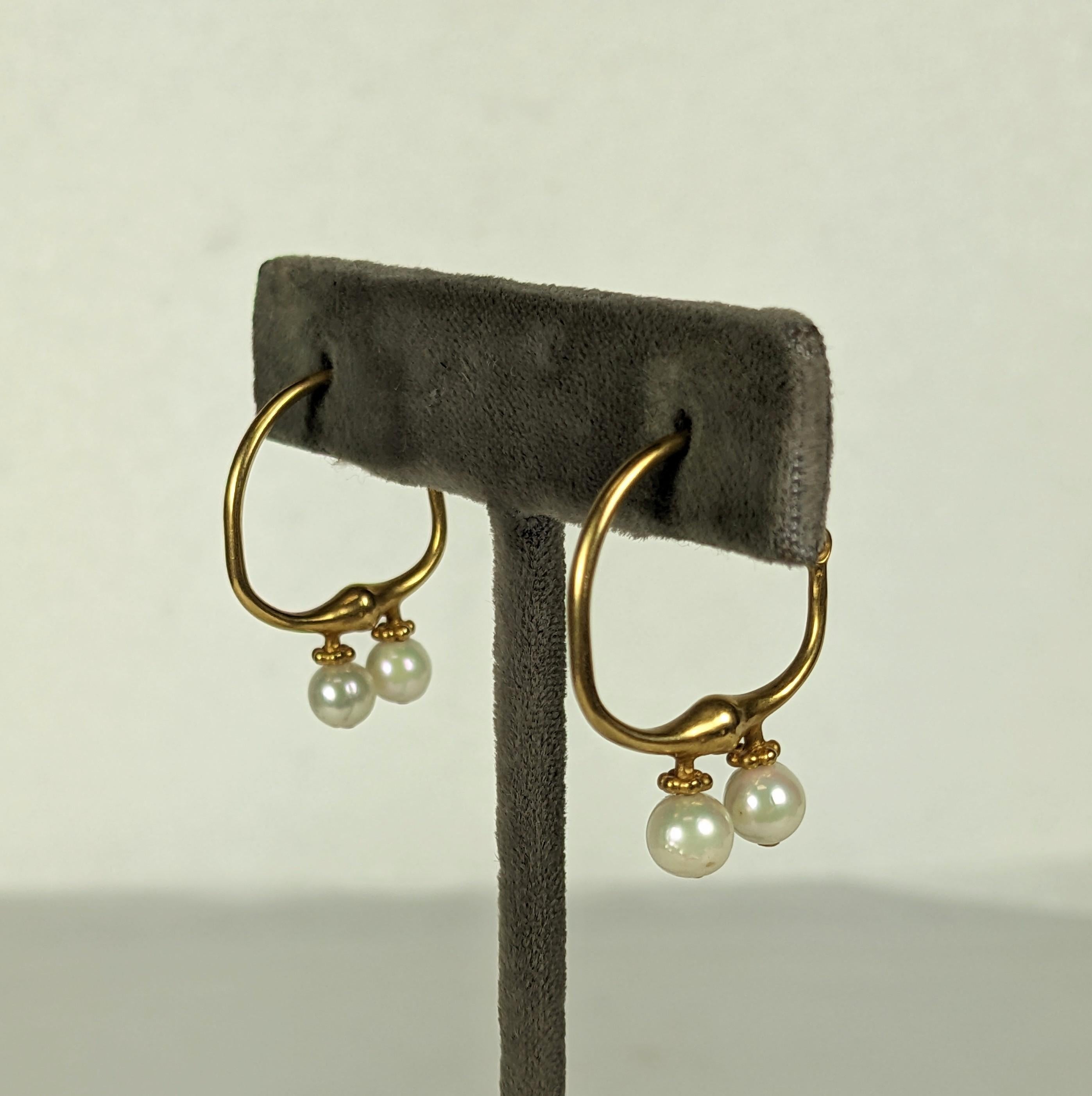 Elegant Artisanal Gold and Pearl Hoop Earrings In Excellent Condition For Sale In New York, NY