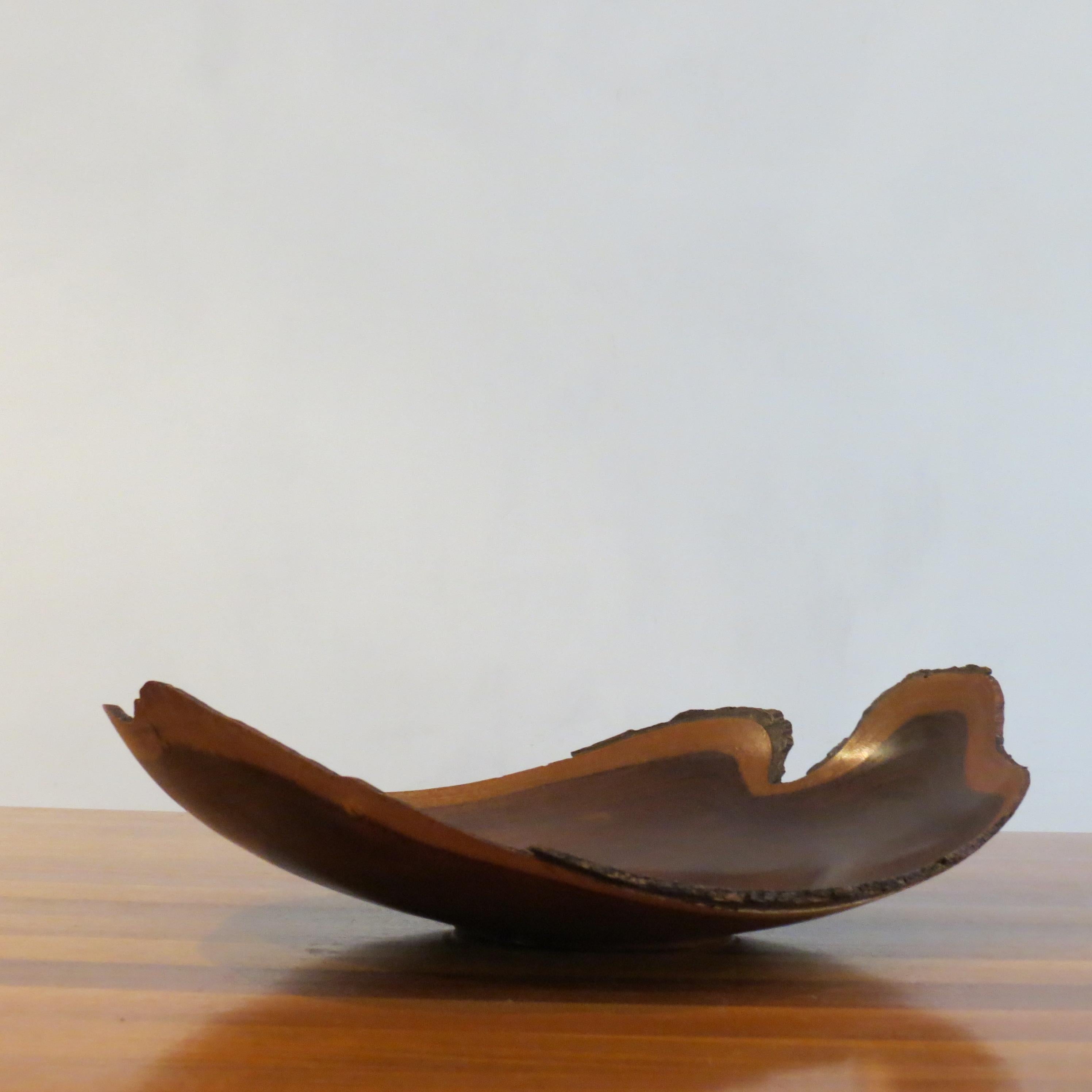 Elegant Australian Hand Turned Acacia Wooden Bowl In Good Condition For Sale In Stow on the Wold, GB