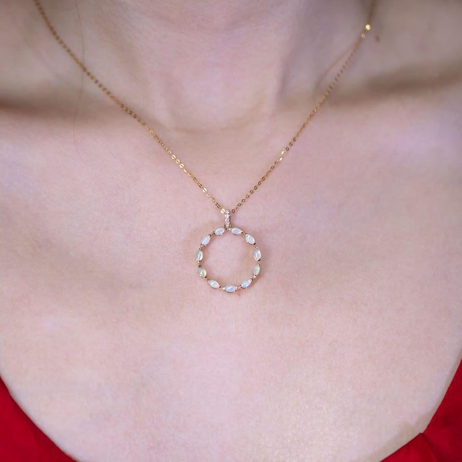 Arts and Crafts Eleganza della collana di diamanti australiani massicci in oro giallo 18 carati in vendita
