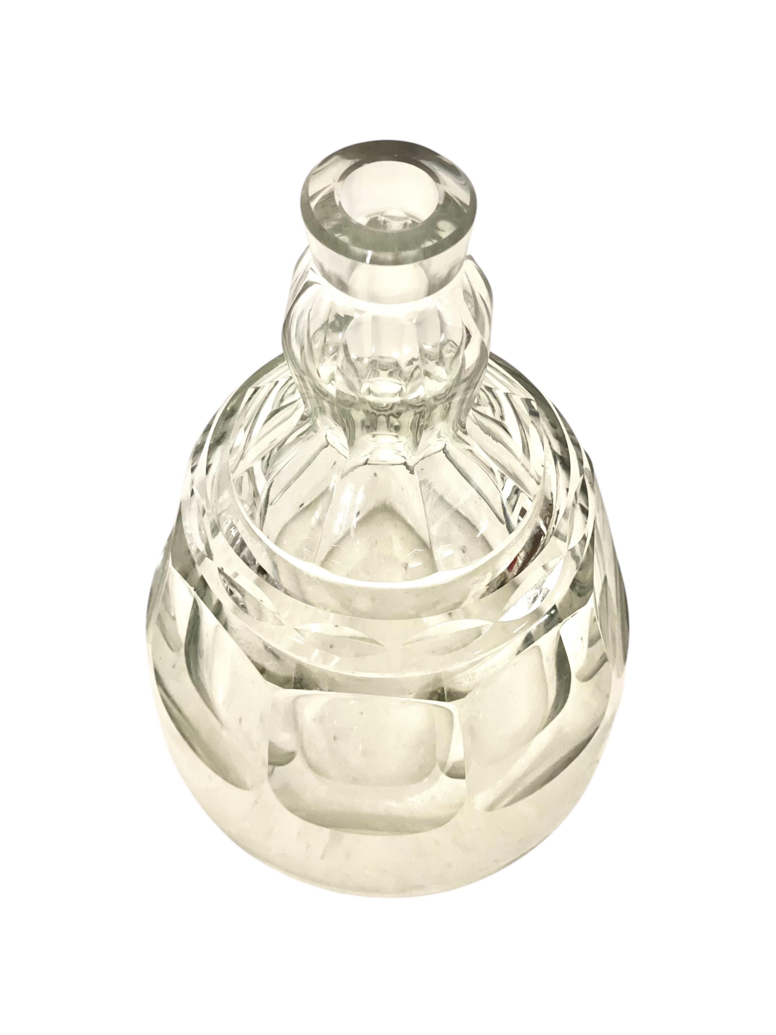 Elegante Decantador de Cristal de Baccarat con Tapón en venta 6