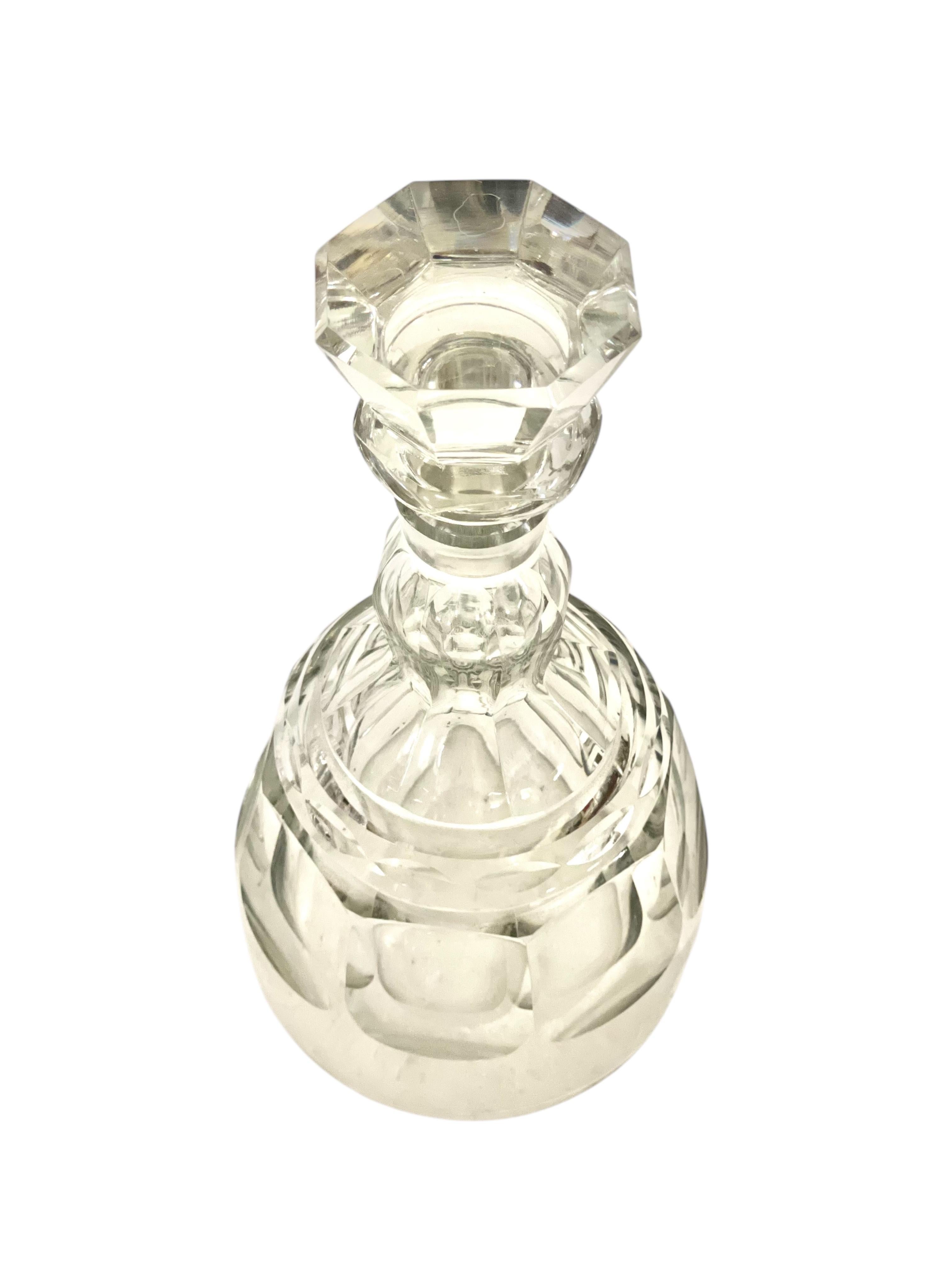 Elegante Decantador de Cristal de Baccarat con Tapón en venta 7