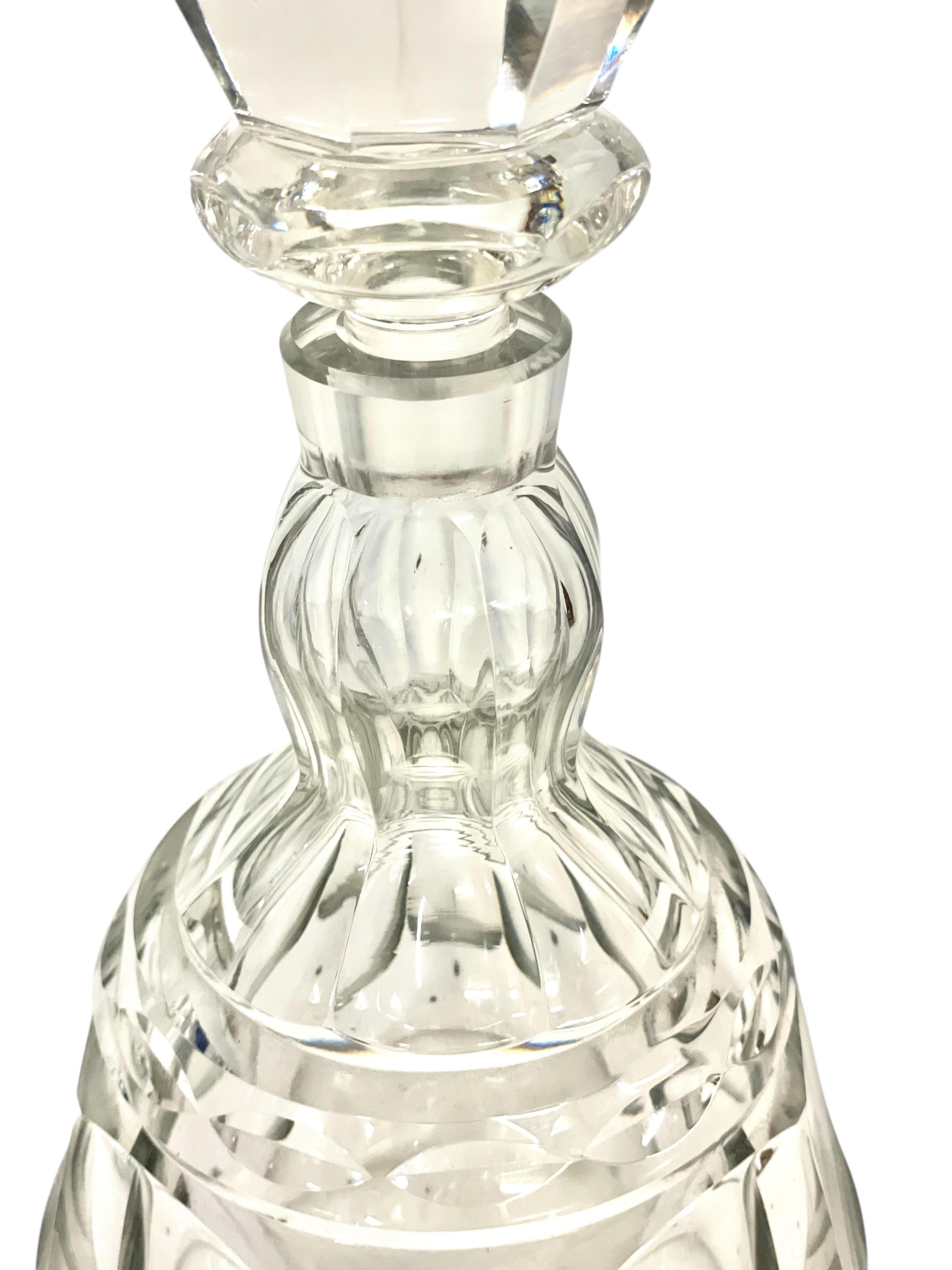 Elegante Decantador de Cristal de Baccarat con Tapón en venta 9