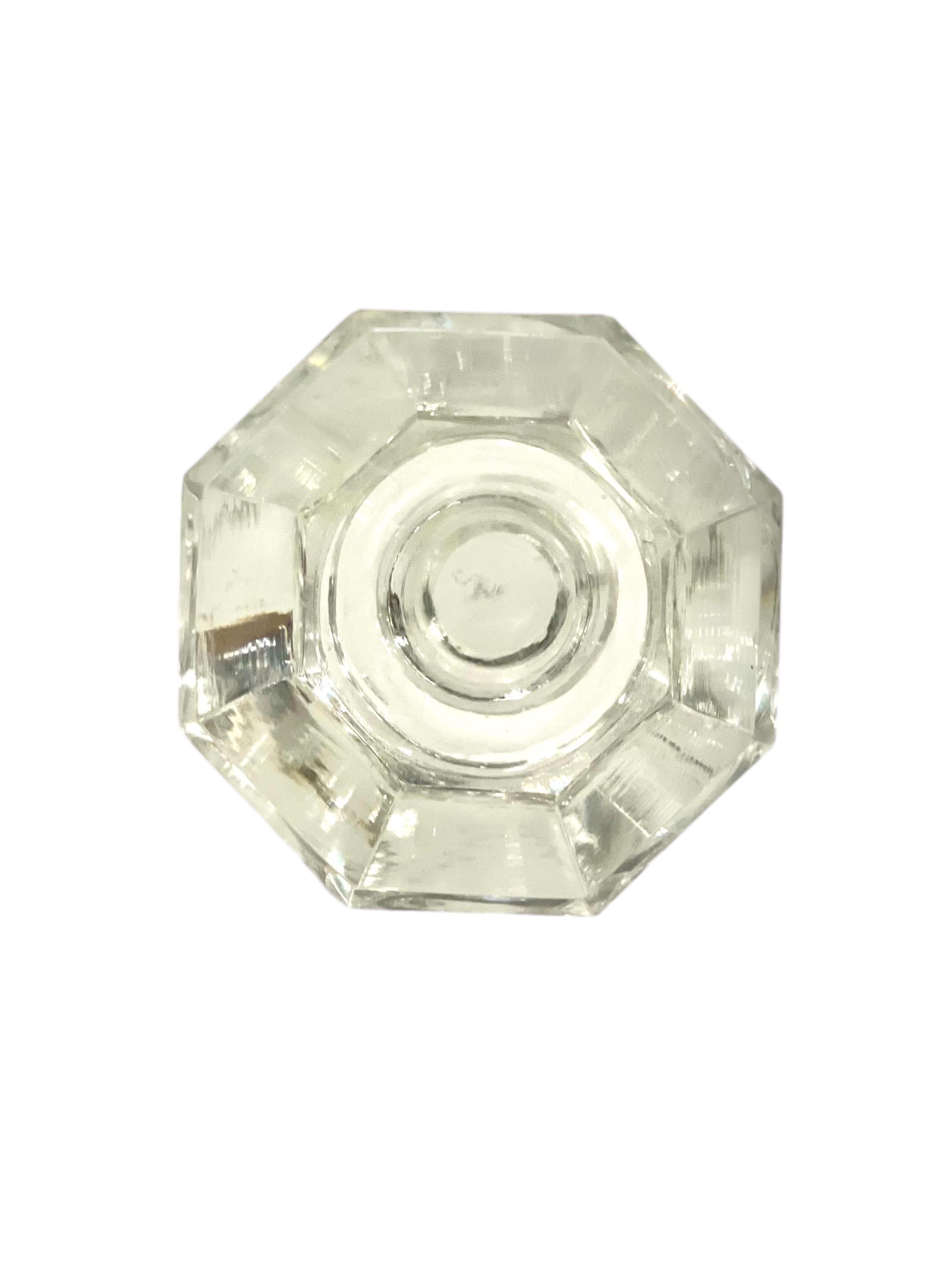 Elegante Decantador de Cristal de Baccarat con Tapón en venta 4