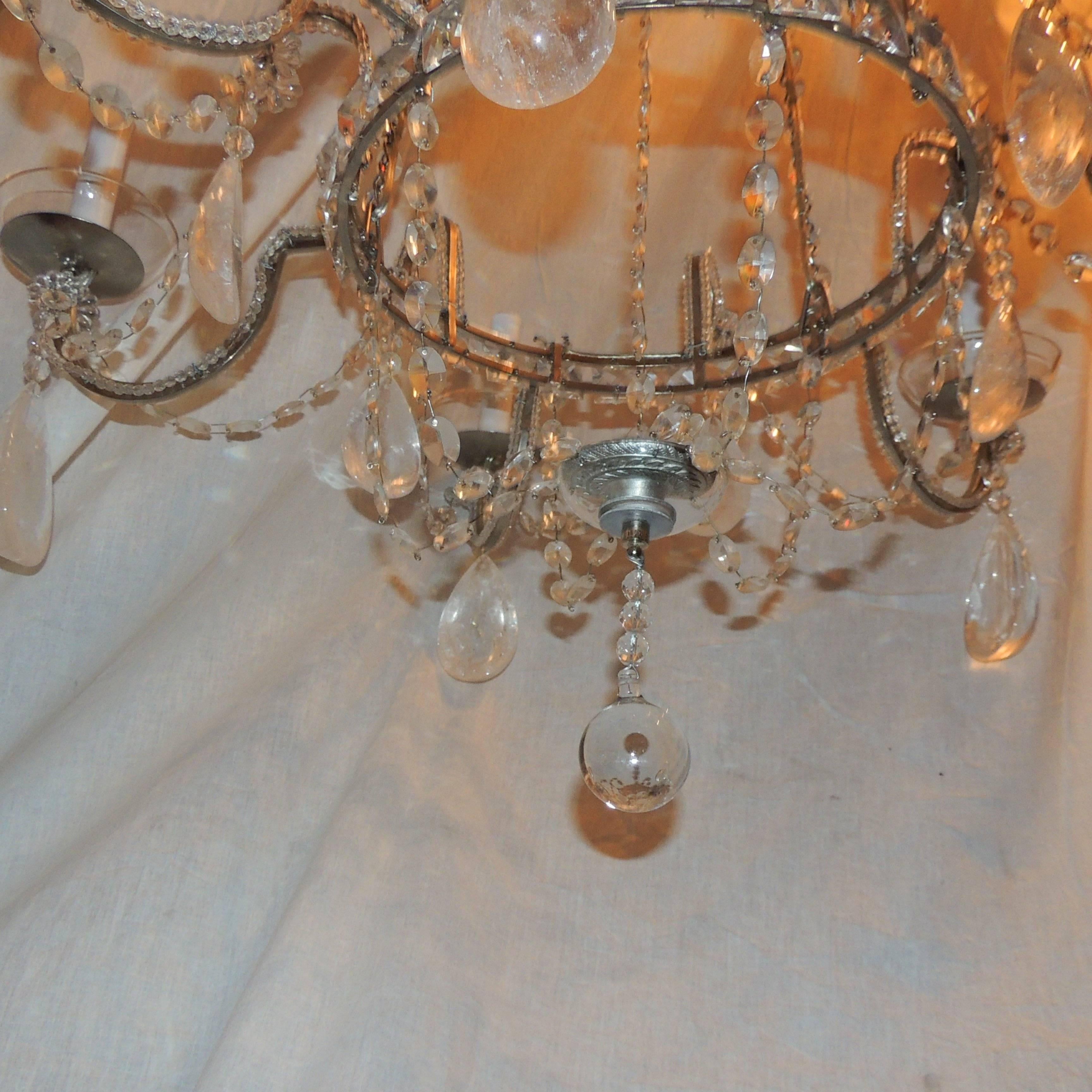 Metà XX secolo Elegante lampadario Baguès Rock Crystal con perline d'argento moderno di transizione in vendita