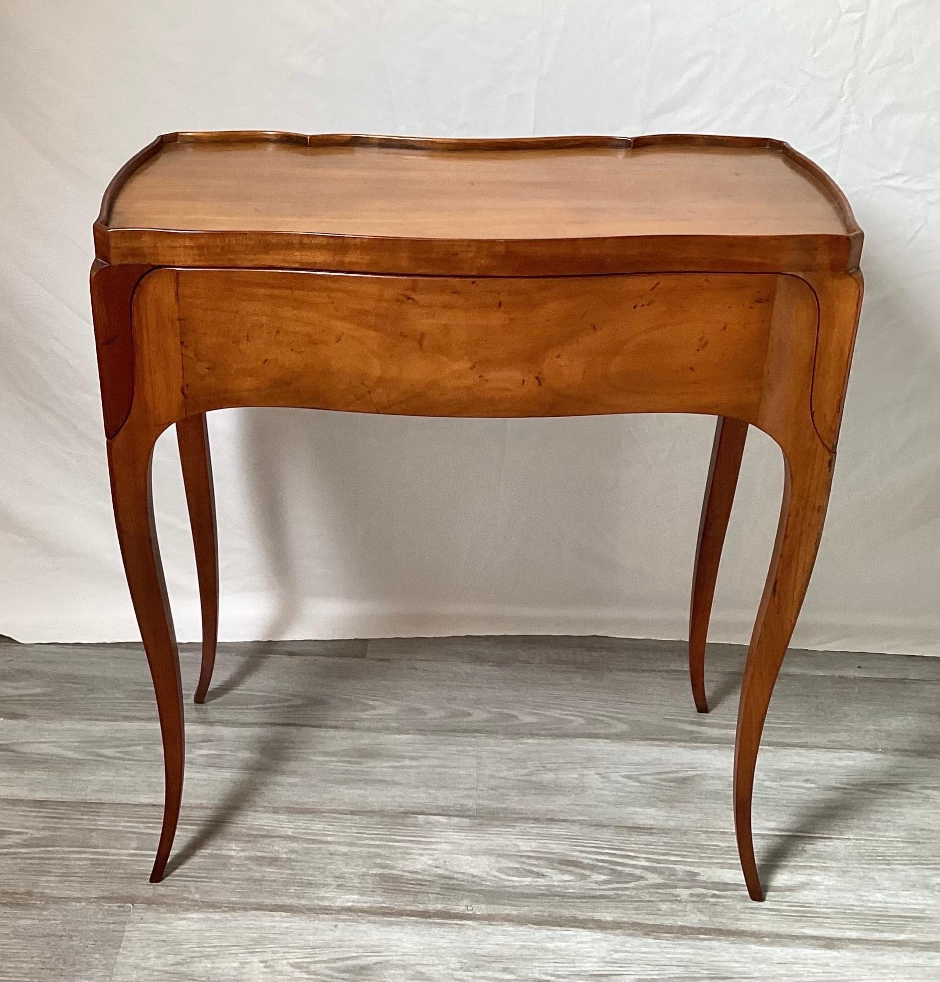 American Elegant Baker Furniture Fruitwood Tray Table  For Sale