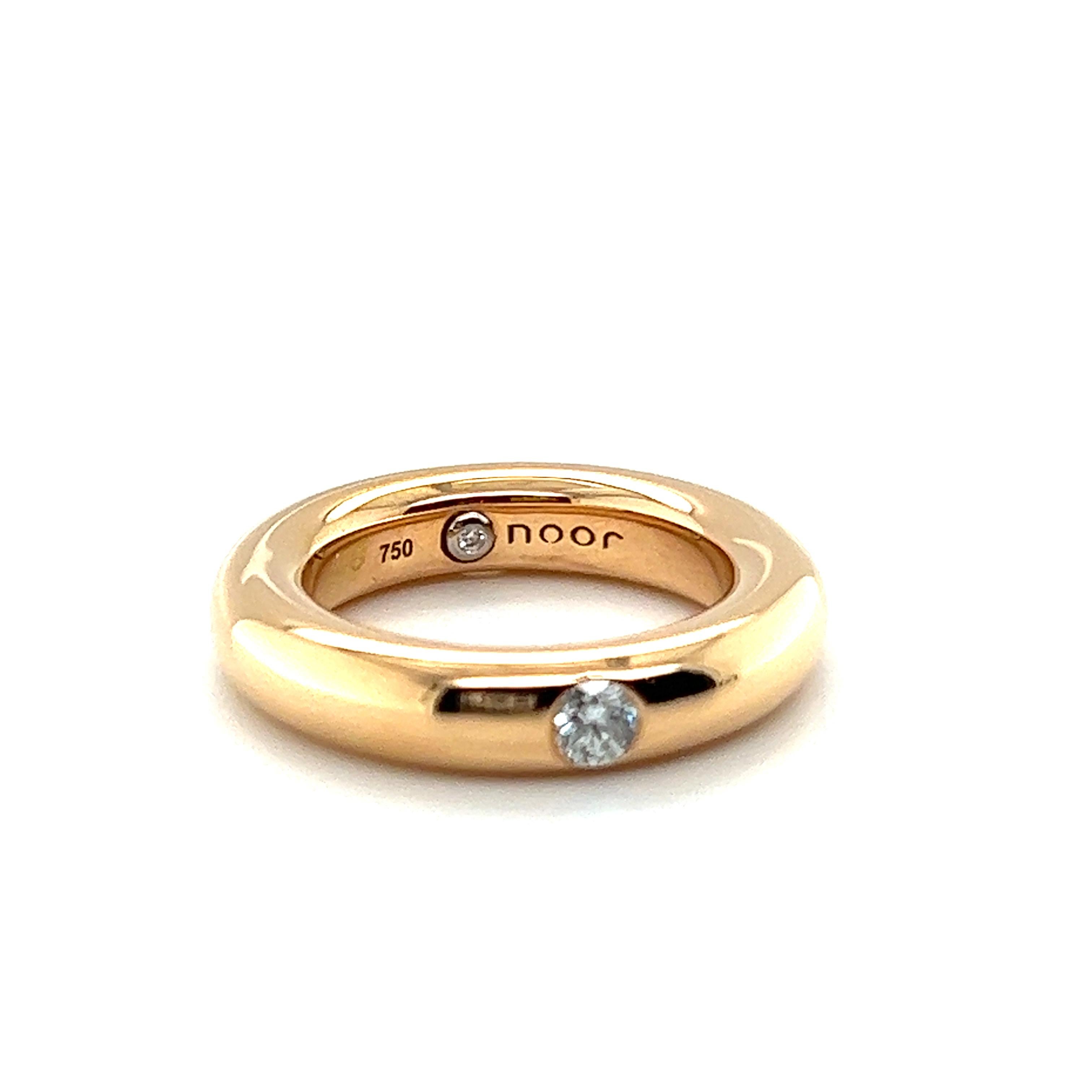 Elegant Band Ring with Diamonds in 18 Karat Red Gold For Sale 3