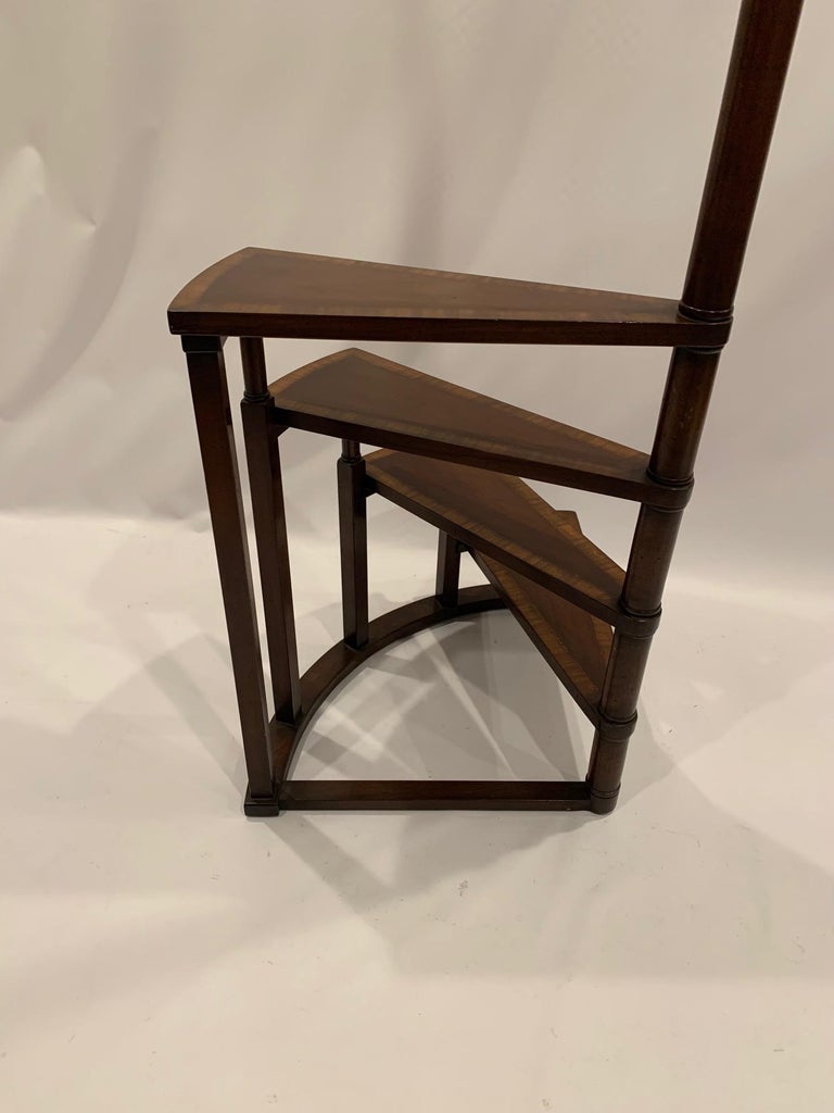 Elegant Banded Mahogany Spiral Library Steps Etagere In Good Condition For Sale In Hopewell, NJ
