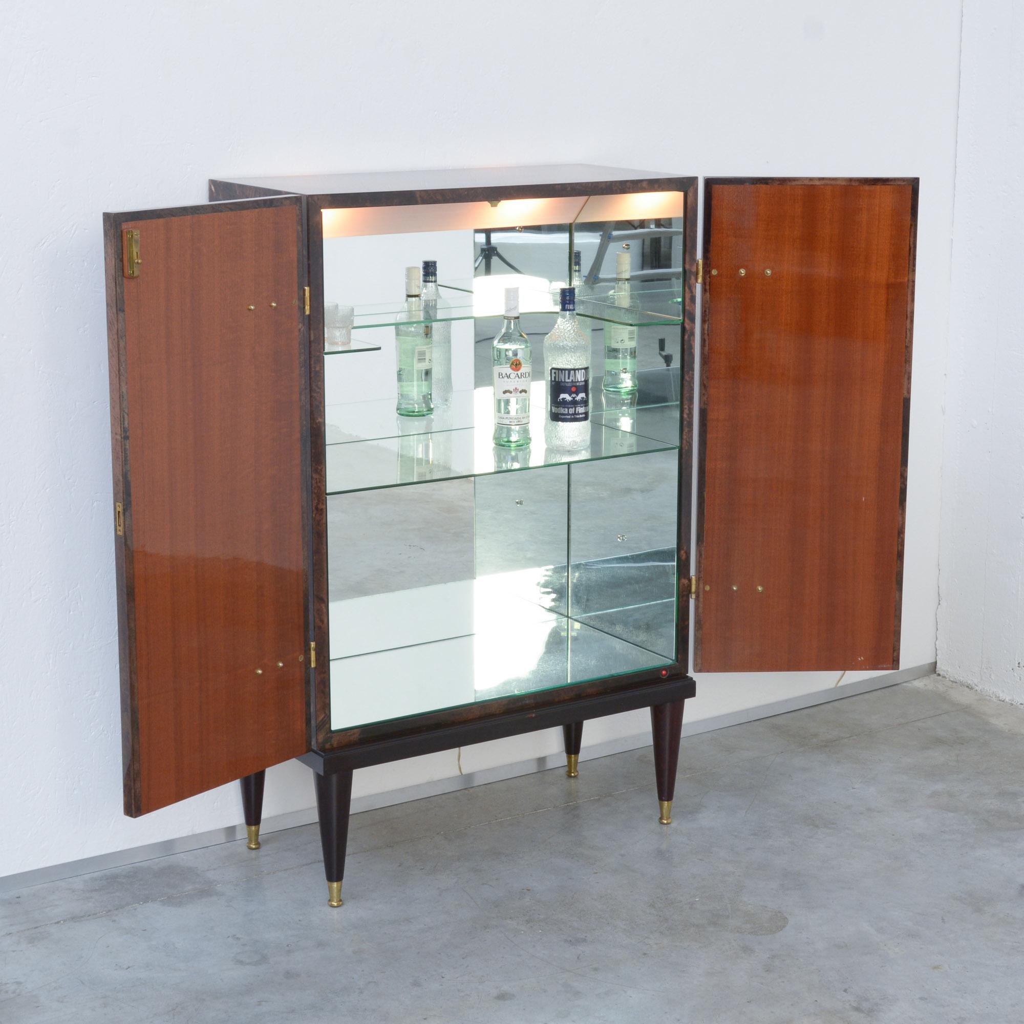 Mid-Century Modern Elegant Bar Cabinet by Aldo Tura