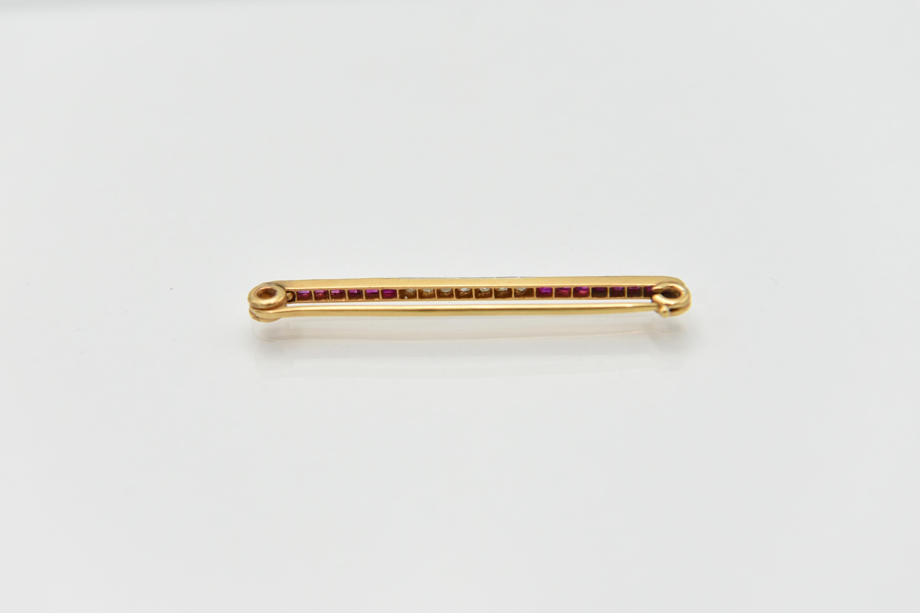 Women's or Men's Elegant bar golden brooch with rubies and diamonds, Spain, circa 1940s. For Sale