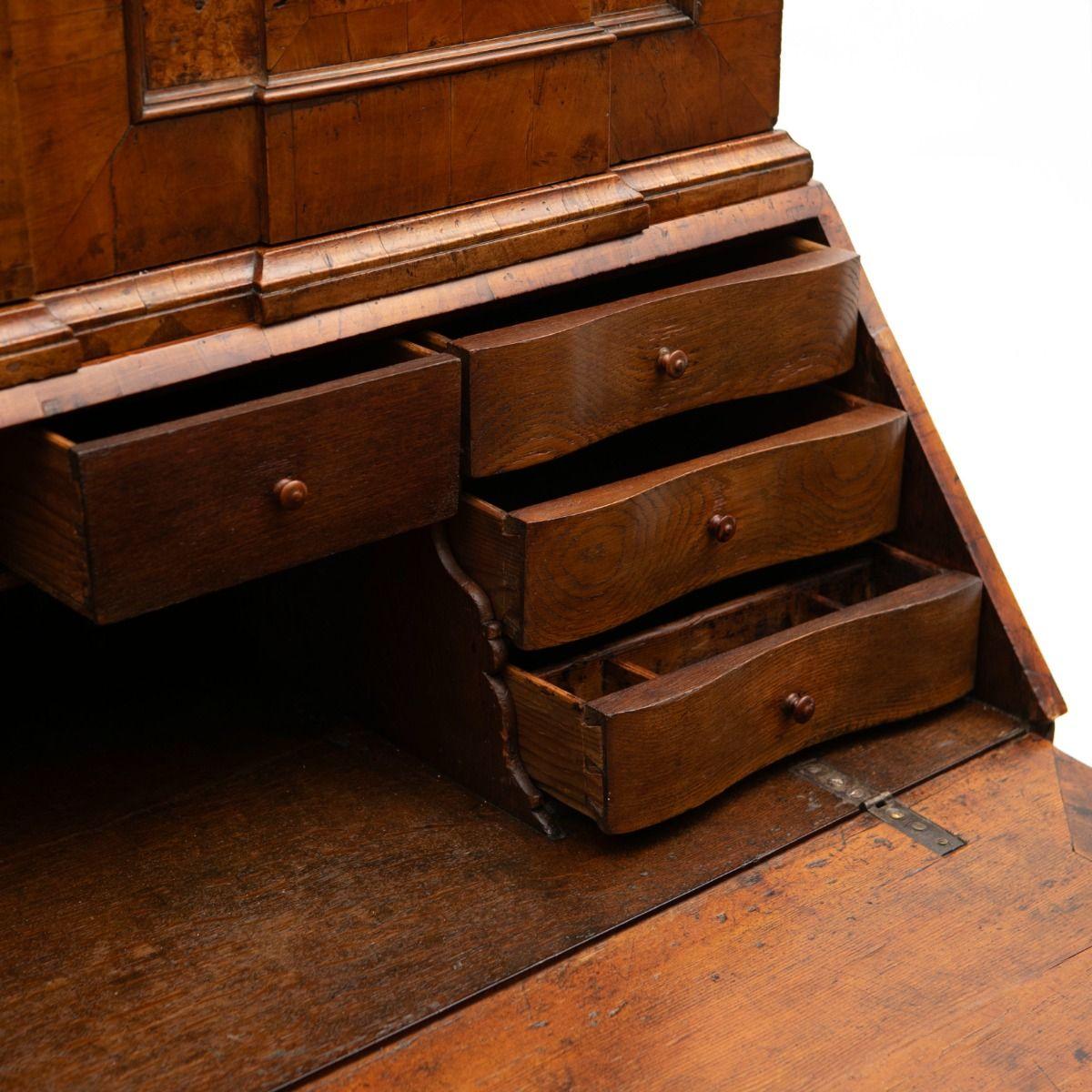 Elegant Baroque secretary desk For Sale 4