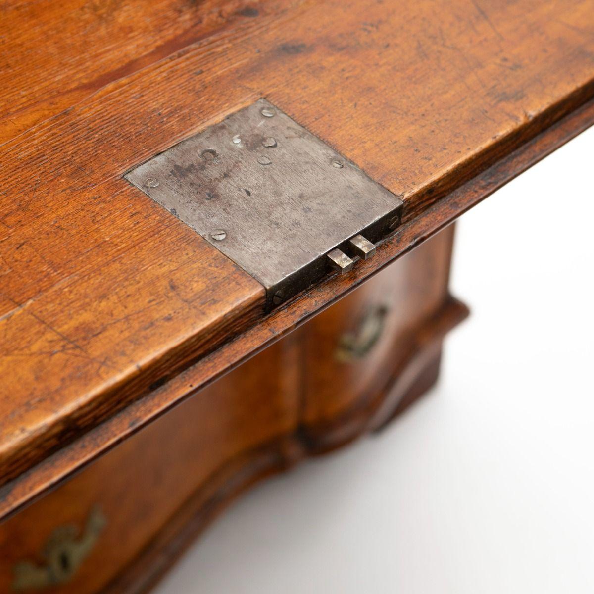 Elegant Baroque secretary desk For Sale 6