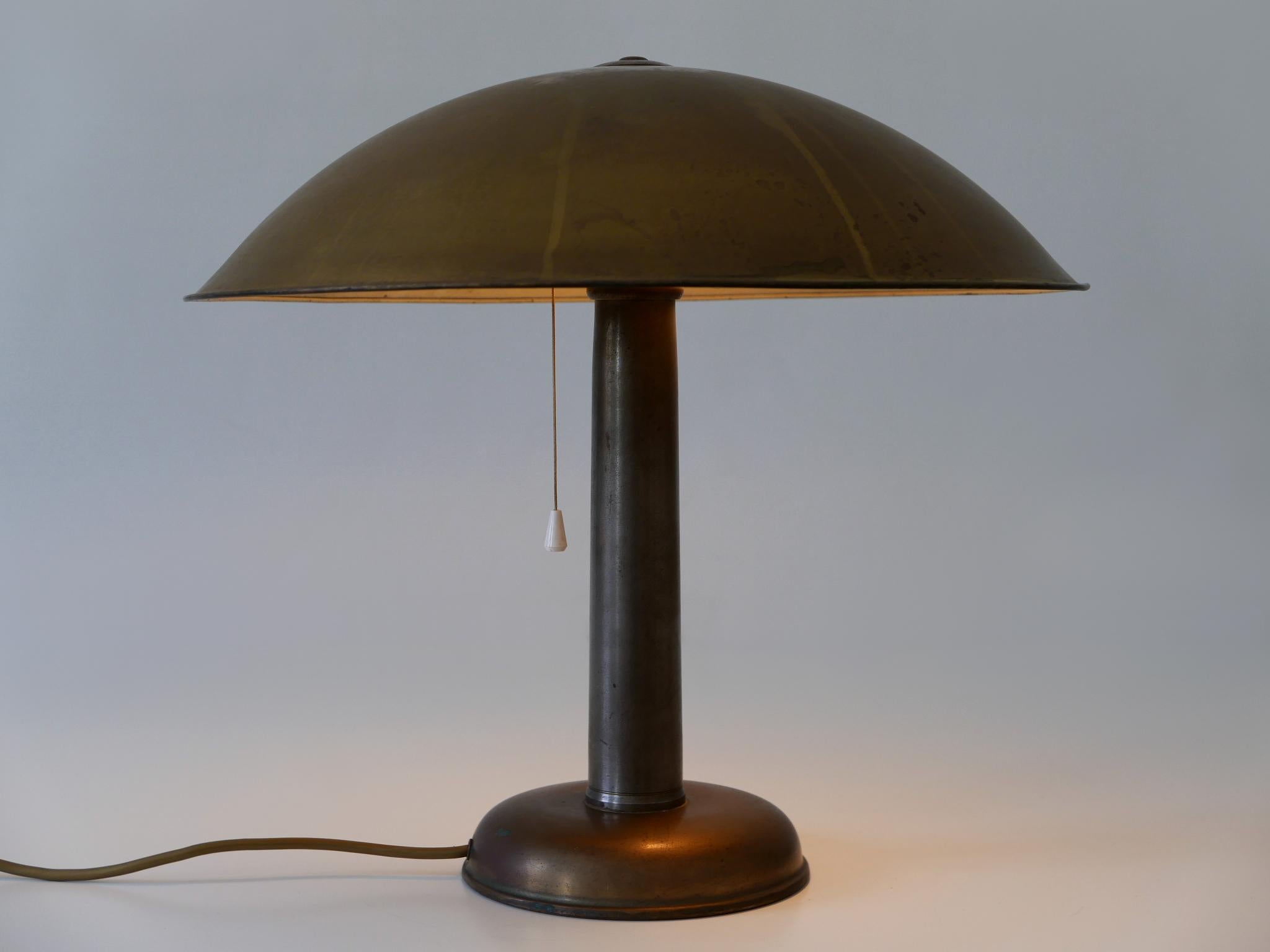 Elegante Bauhaus Art Deco Messing-Tischlampe oder Schreibtischlampe, Deutschland 1930er Jahre im Zustand „Gut“ im Angebot in Munich, DE