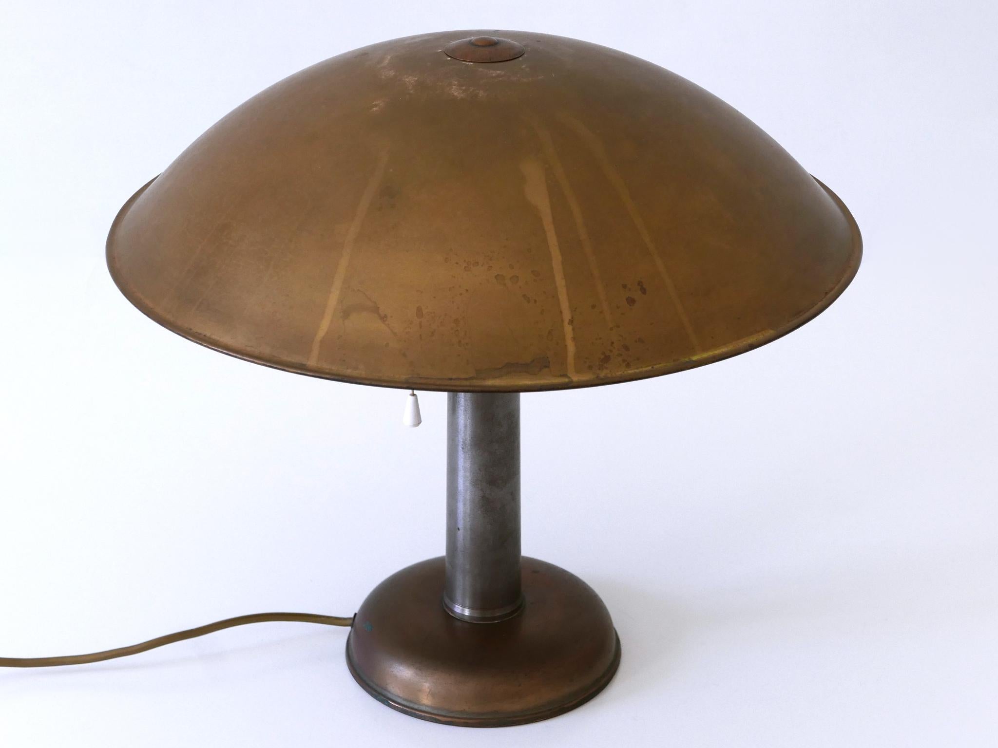 Elegante Bauhaus Art Deco Messing-Tischlampe oder Schreibtischlampe, Deutschland 1930er Jahre (Ende des 20. Jahrhunderts) im Angebot