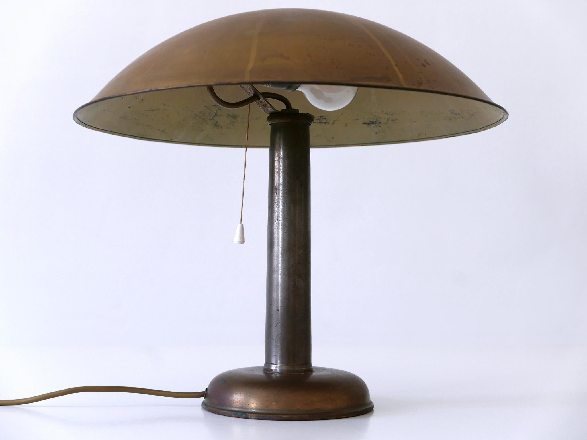 Elegante Bauhaus Art Deco Messing-Tischlampe oder Schreibtischlampe, Deutschland 1930er Jahre (Metall) im Angebot