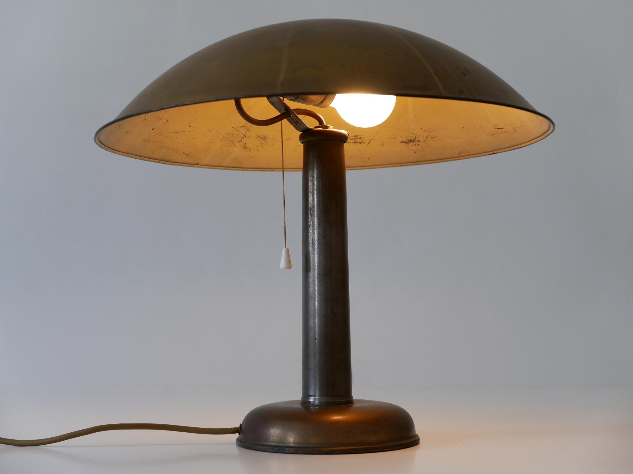 Elegante Bauhaus Art Deco Messing-Tischlampe oder Schreibtischlampe, Deutschland 1930er Jahre im Angebot 1