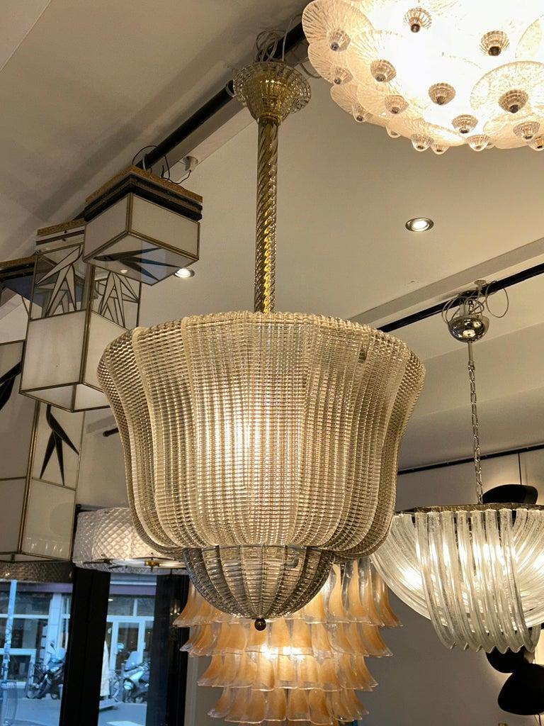 Laterne aus Murano-Perlenglas
Stiel und Haube aus Glas
4 Glühbirnen E26/E27. Verkabelt für US