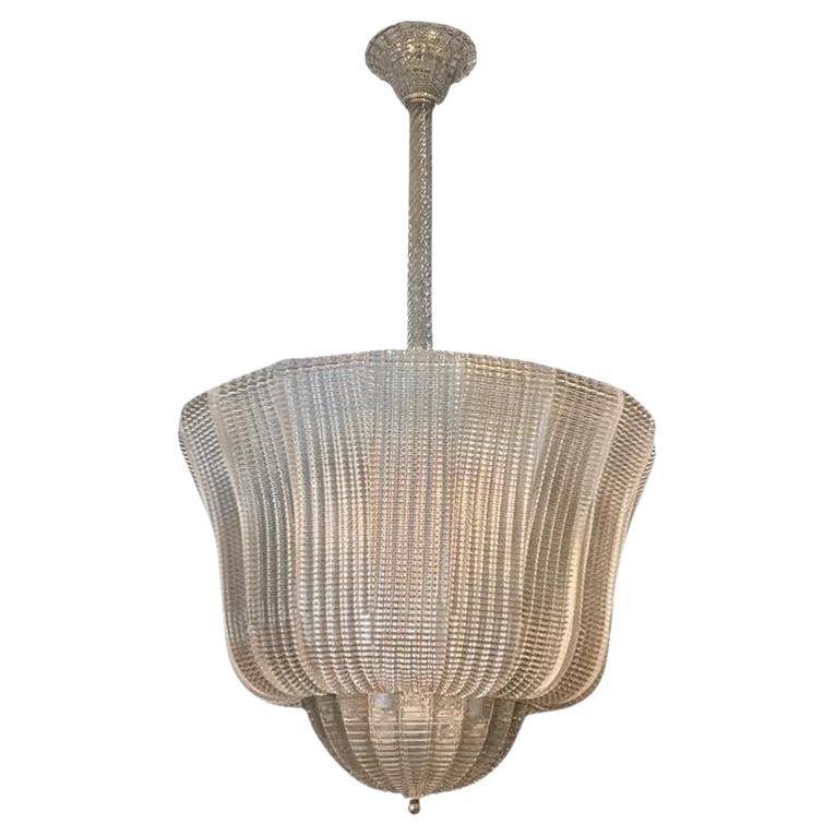 Elegantes Glaswindlicht mit Perlen