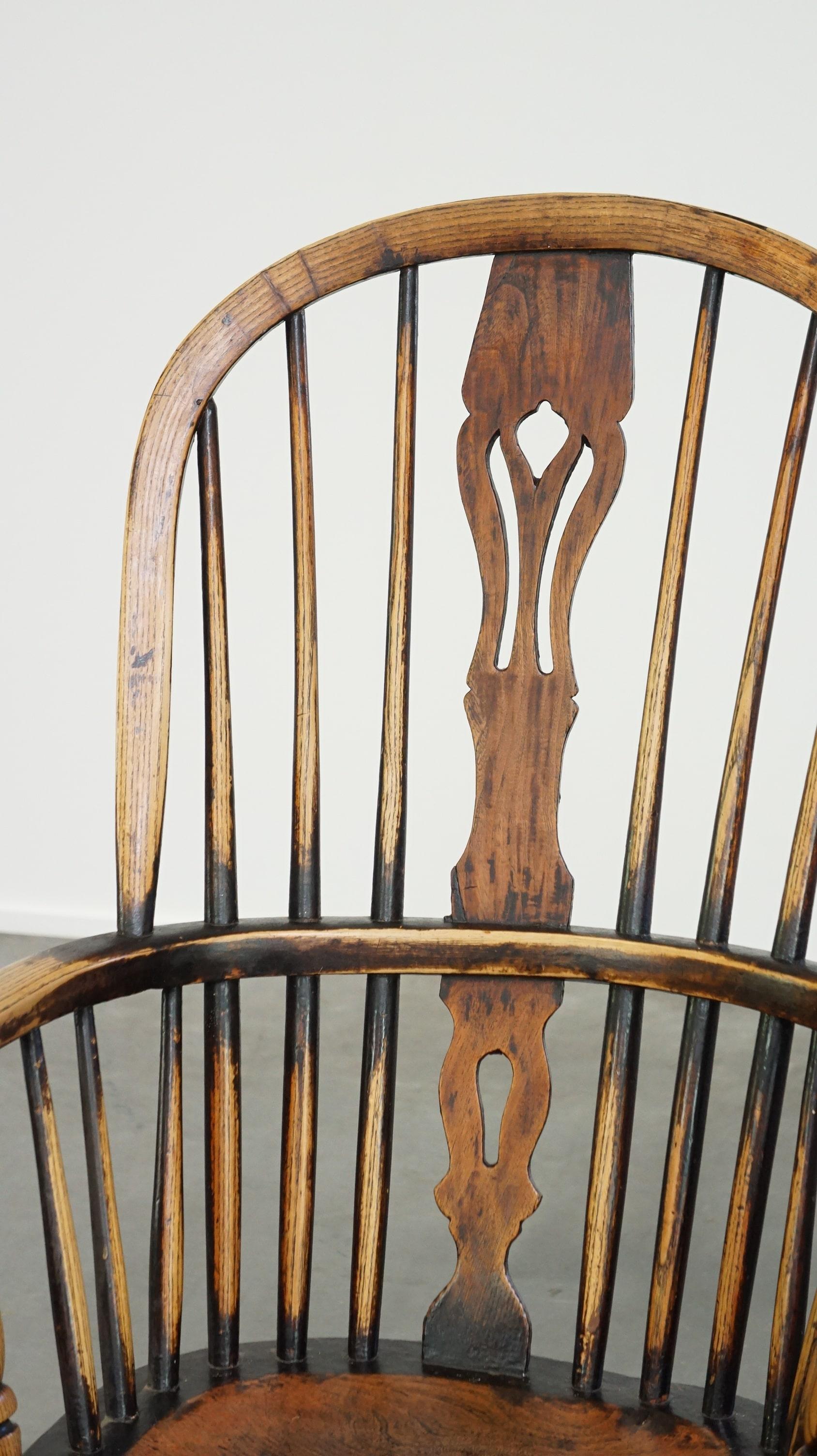 Elegant, beautiful, antique English highback Windsor dining room chair in vendita 3