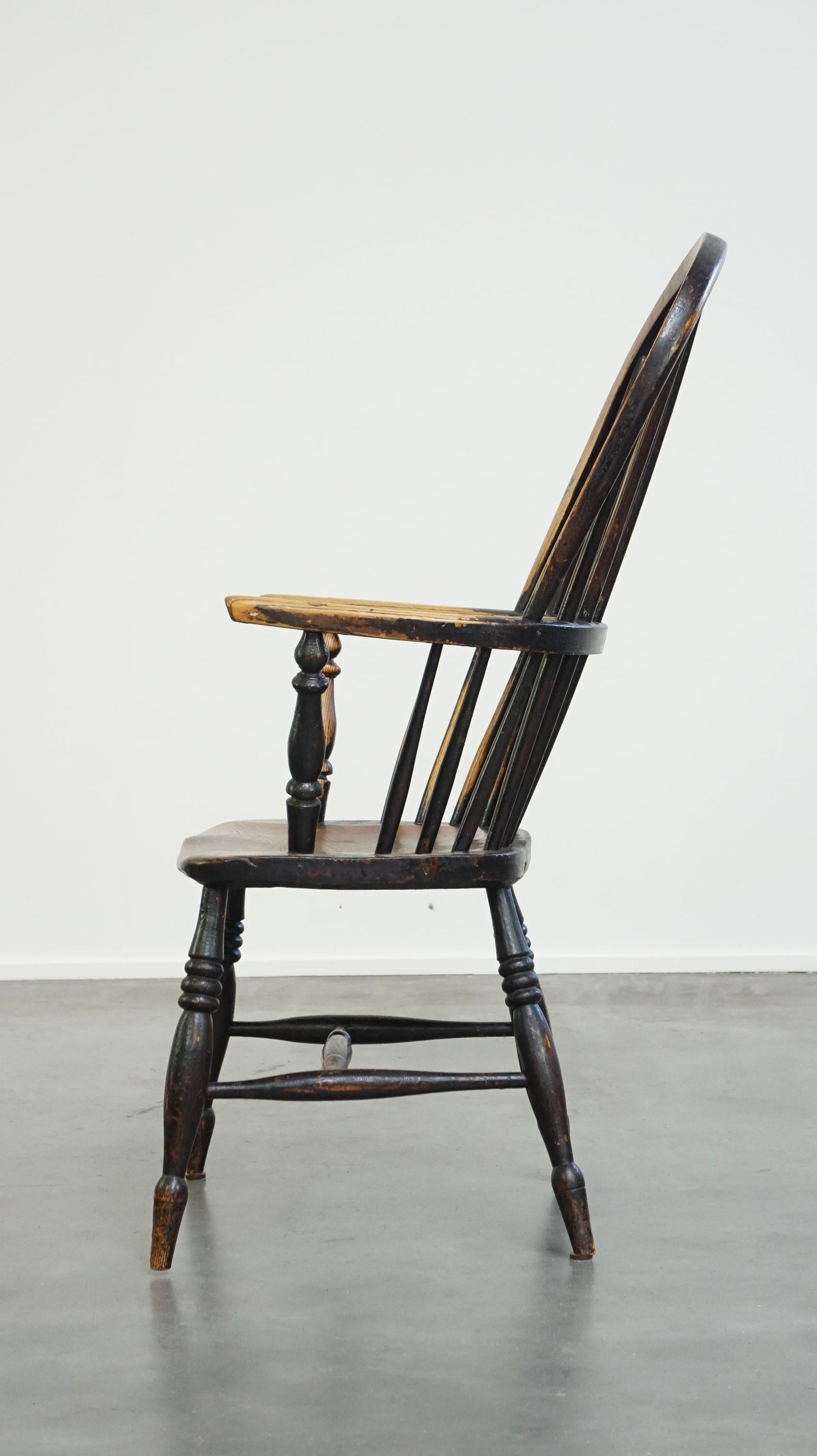 Elegant, beautiful, antique English highback Windsor dining room chair In condizioni buone in vendita a Harderwijk, NL
