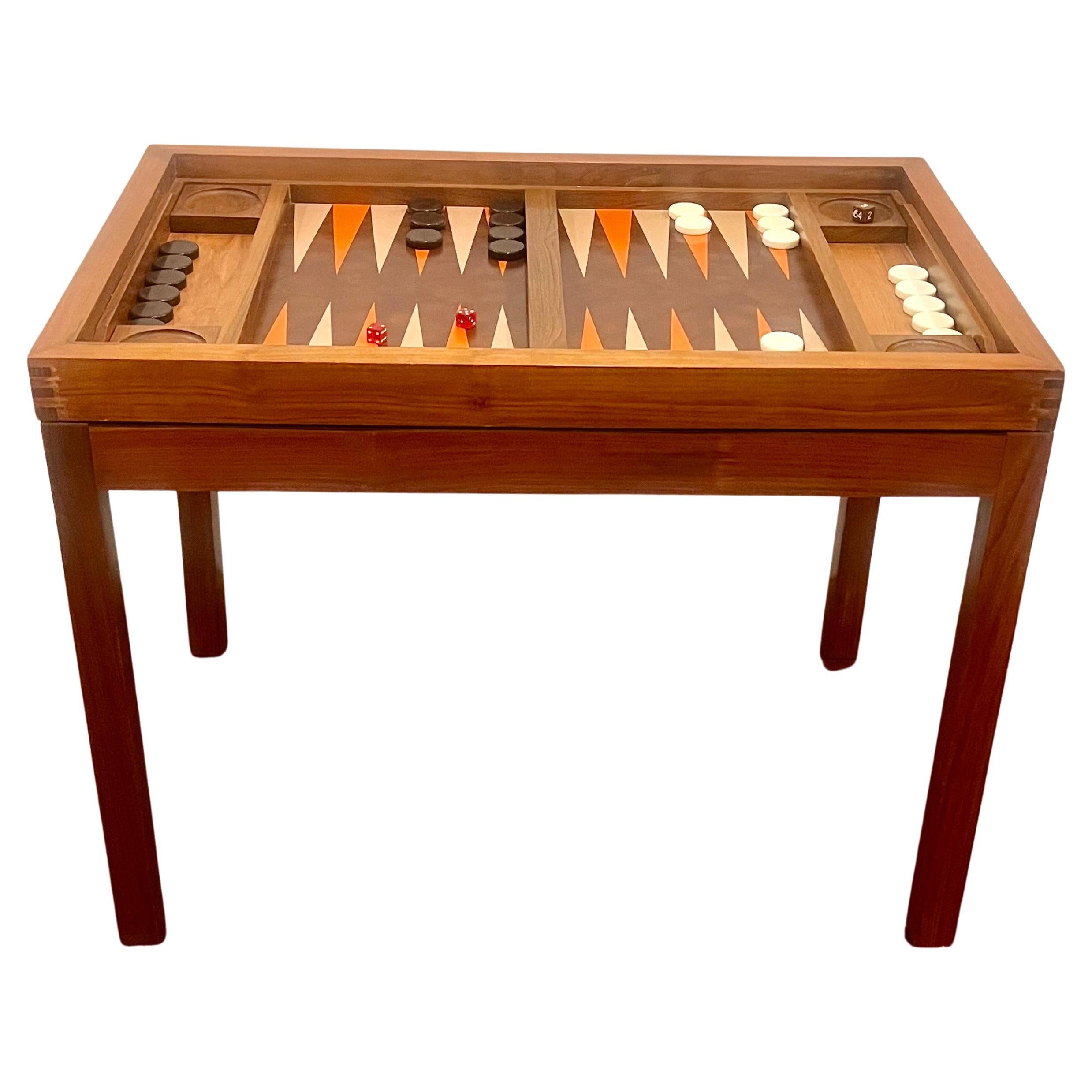 Mid-Century Modern Elegant Table de Backgammon en noyer avec plateau amovible pour salle à manger en vente