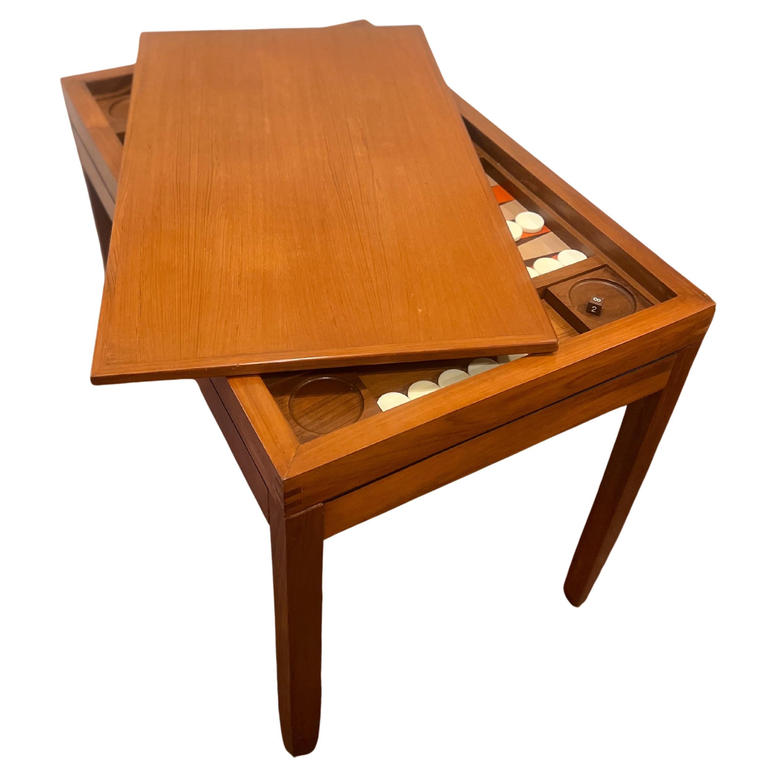 Américain Elegant Table de Backgammon en noyer avec plateau amovible pour salle à manger en vente