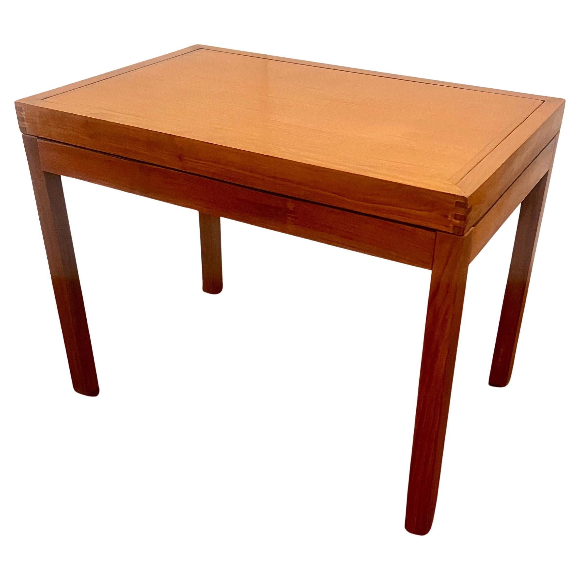 Noyer Elegant Table de Backgammon en noyer avec plateau amovible pour salle à manger en vente