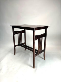 Elegante tavolino in beeche della Secessione Viennese, J.J. Kohn