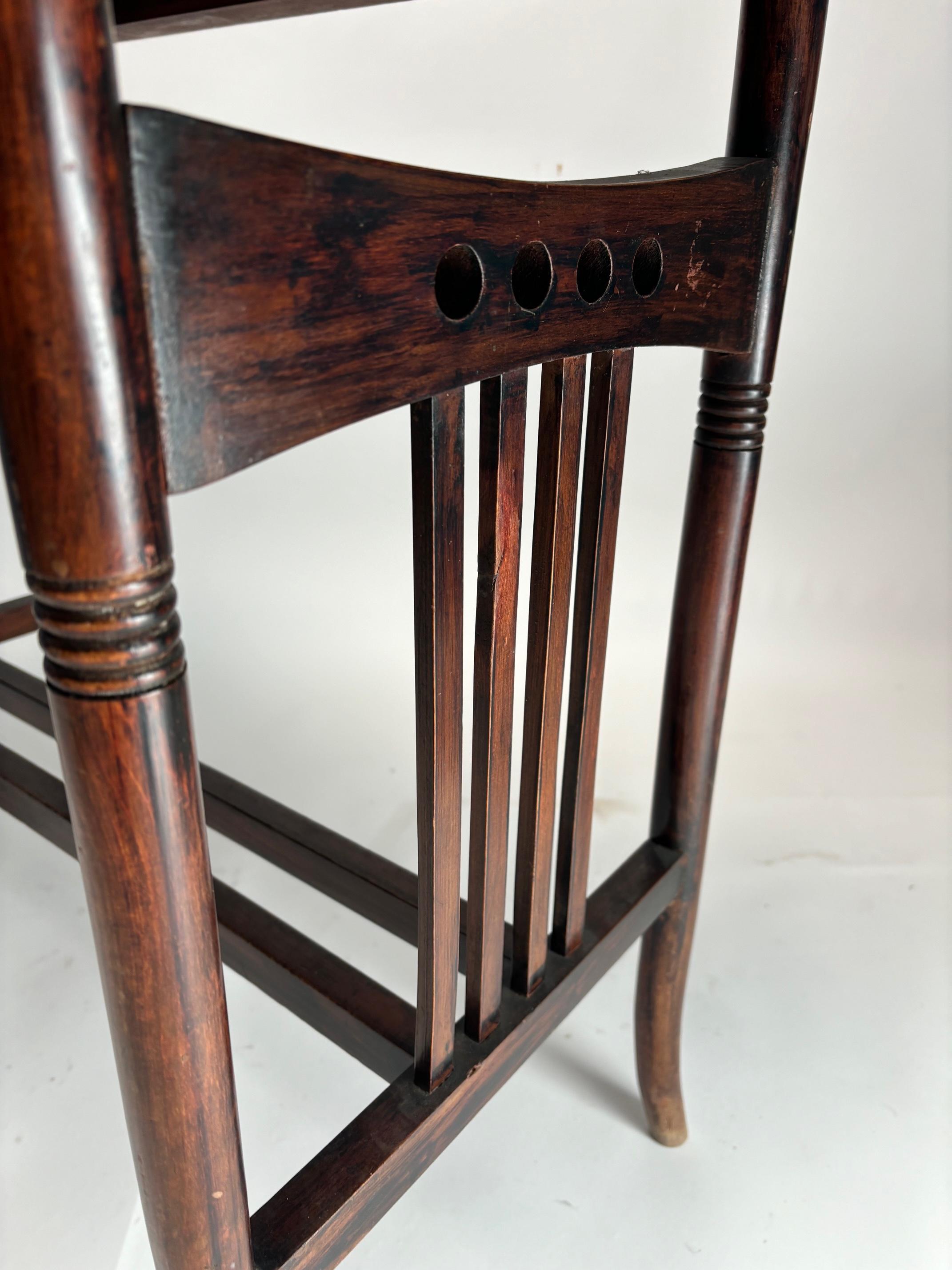 Eleganter Couchtisch aus Buche der Wiener Sezession, J.J. Kohn (Wiener Secession) im Angebot