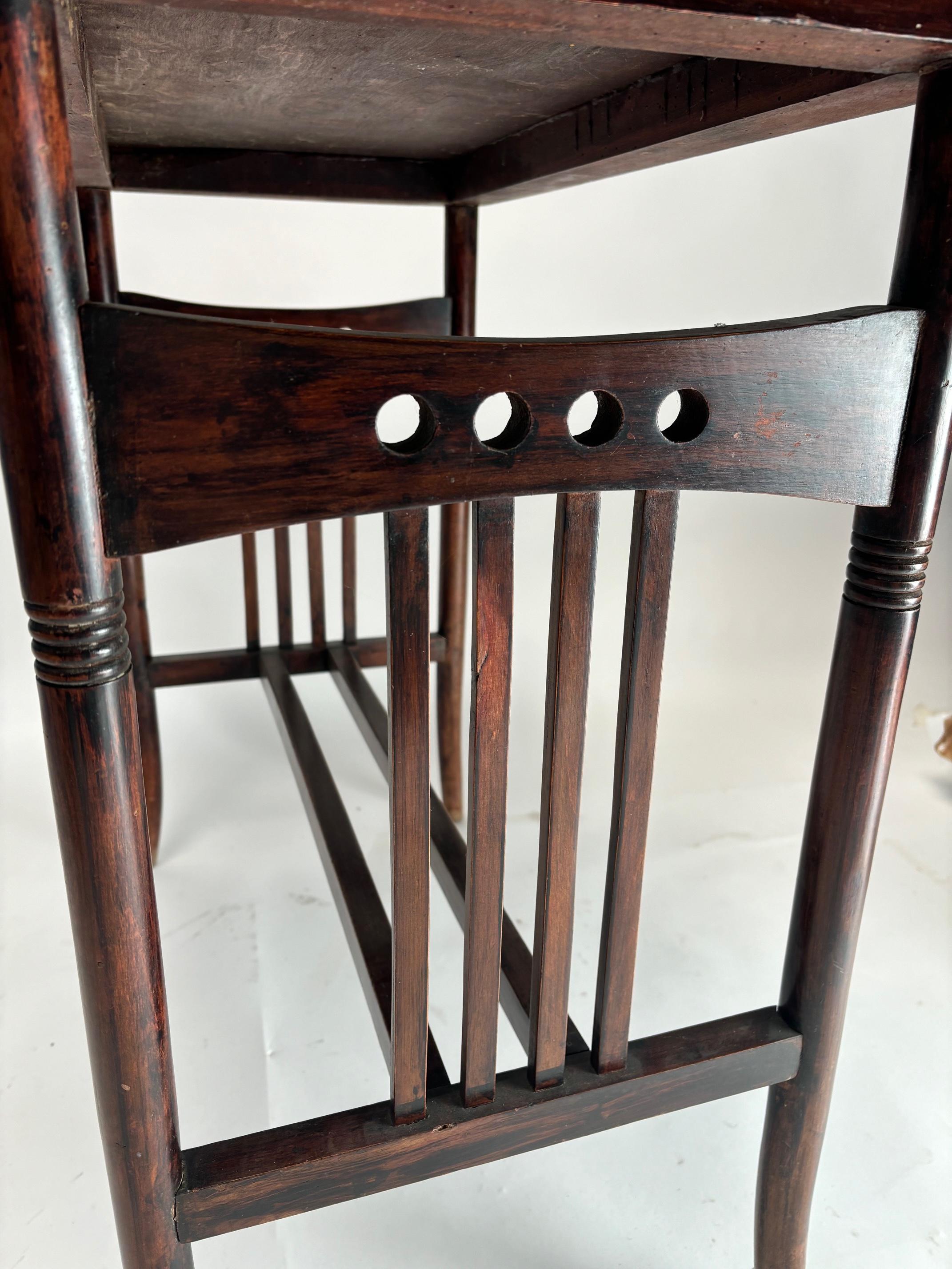 Eleganter Couchtisch aus Buche der Wiener Sezession, J.J. Kohn im Zustand „Gut“ im Angebot in Argelato, BO