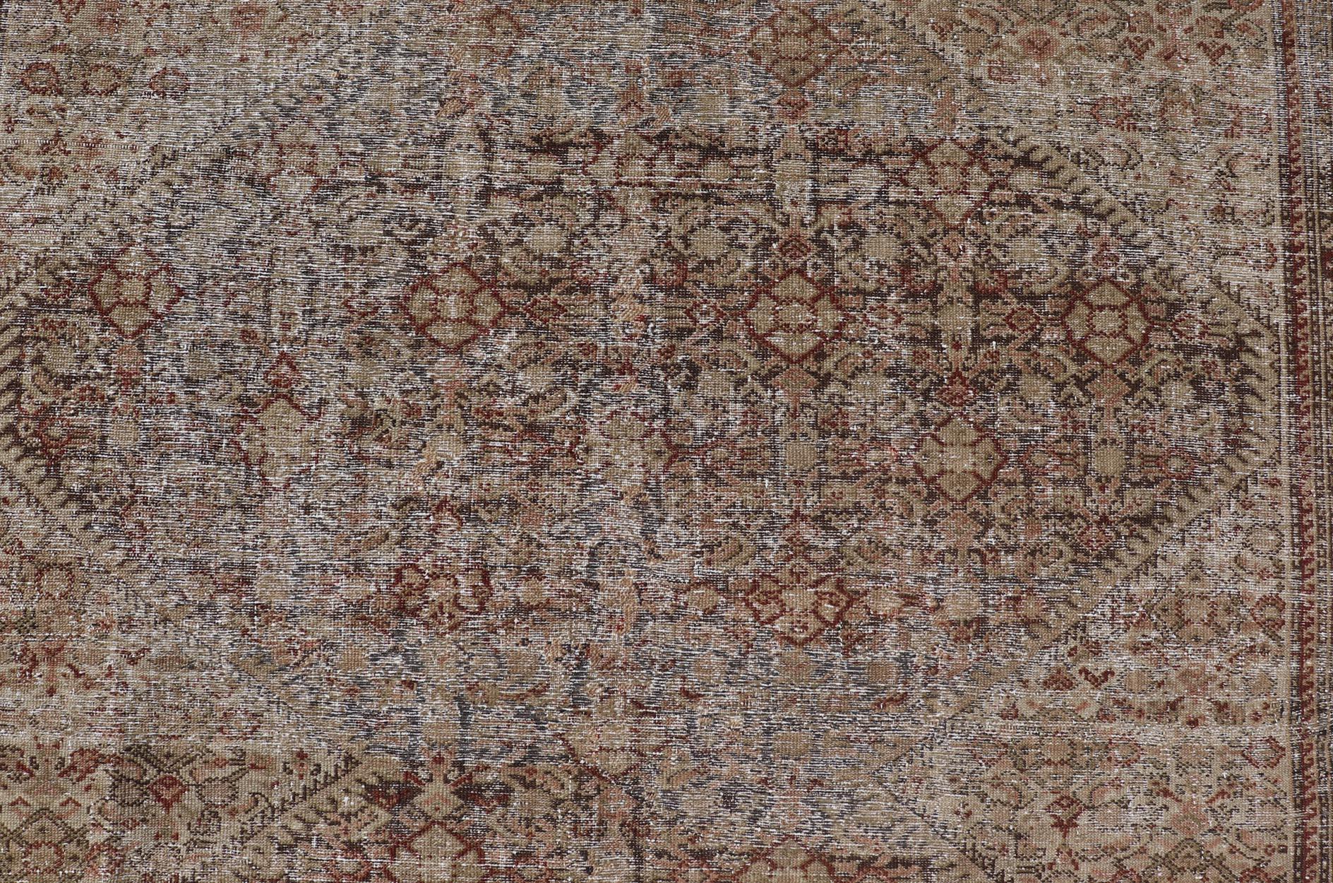 Medidas: 6'10 x 12'8 
Elegante Alfombra Persa Antigua de Galería Malayer Beige y Marrón Keivan Woven Arts / Alfombra / TU-MTU-5052 País de origen / Irán tipo / Malayer 

 La alfombra persa antigua Malayer Gallery presenta una estética refinada, con