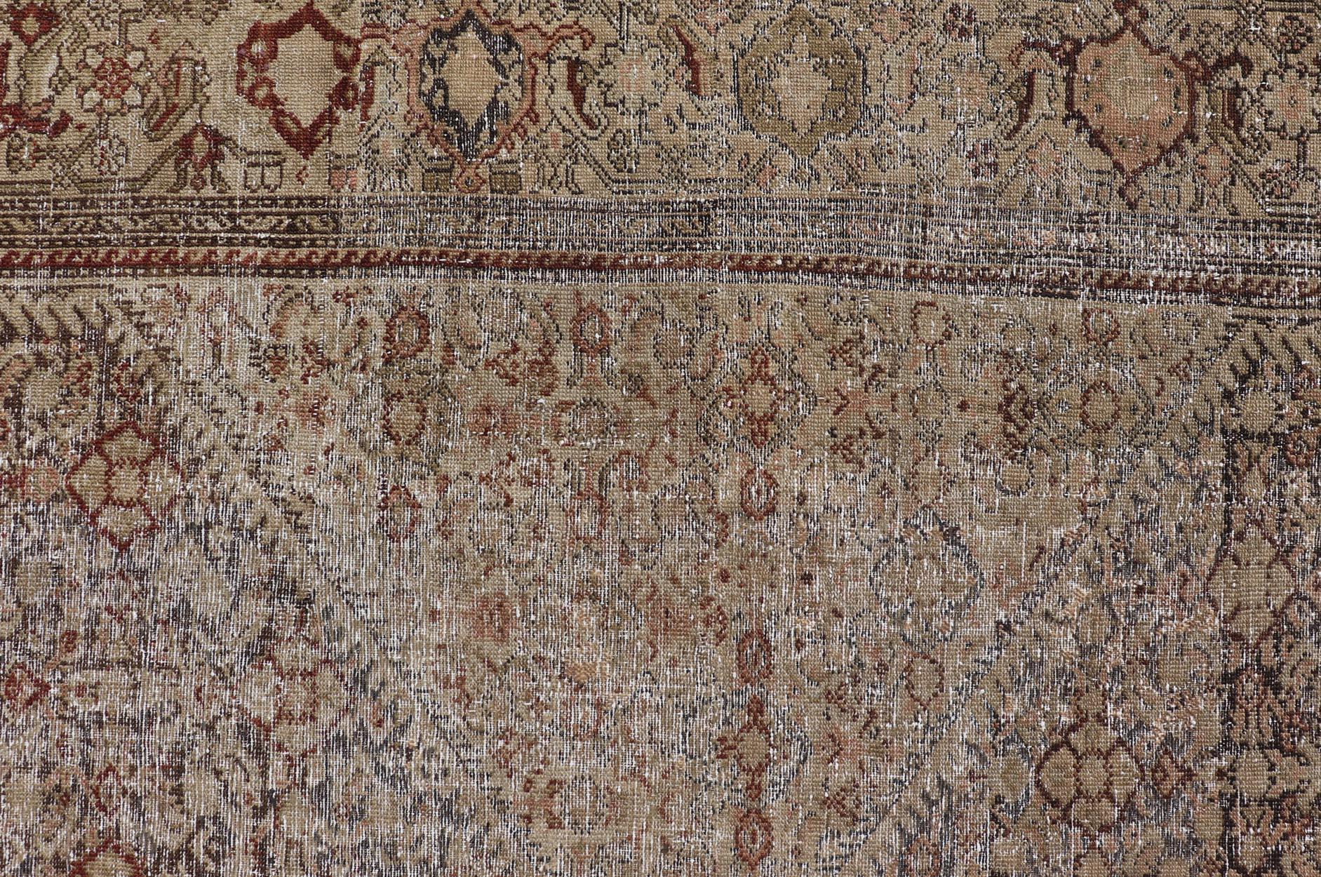 Elegante Alfombra Persa Antigua de Galería Malayer Beige y Marrón 6'10 x 12'8 en Bueno estado para la venta en Atlanta, GA