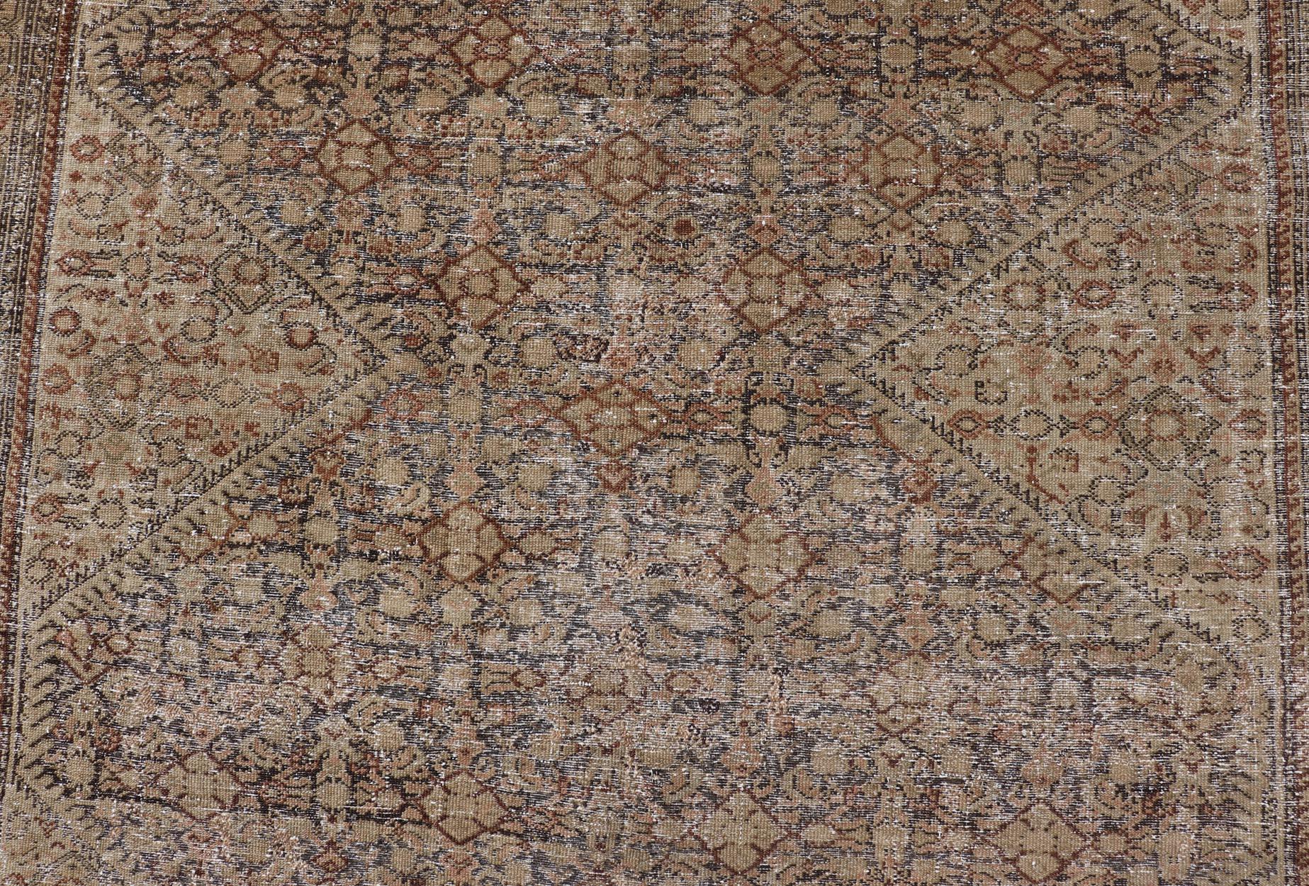 Elegante Alfombra Persa Antigua de Galería Malayer Beige y Marrón 6'10 x 12'8 siglo XX en venta