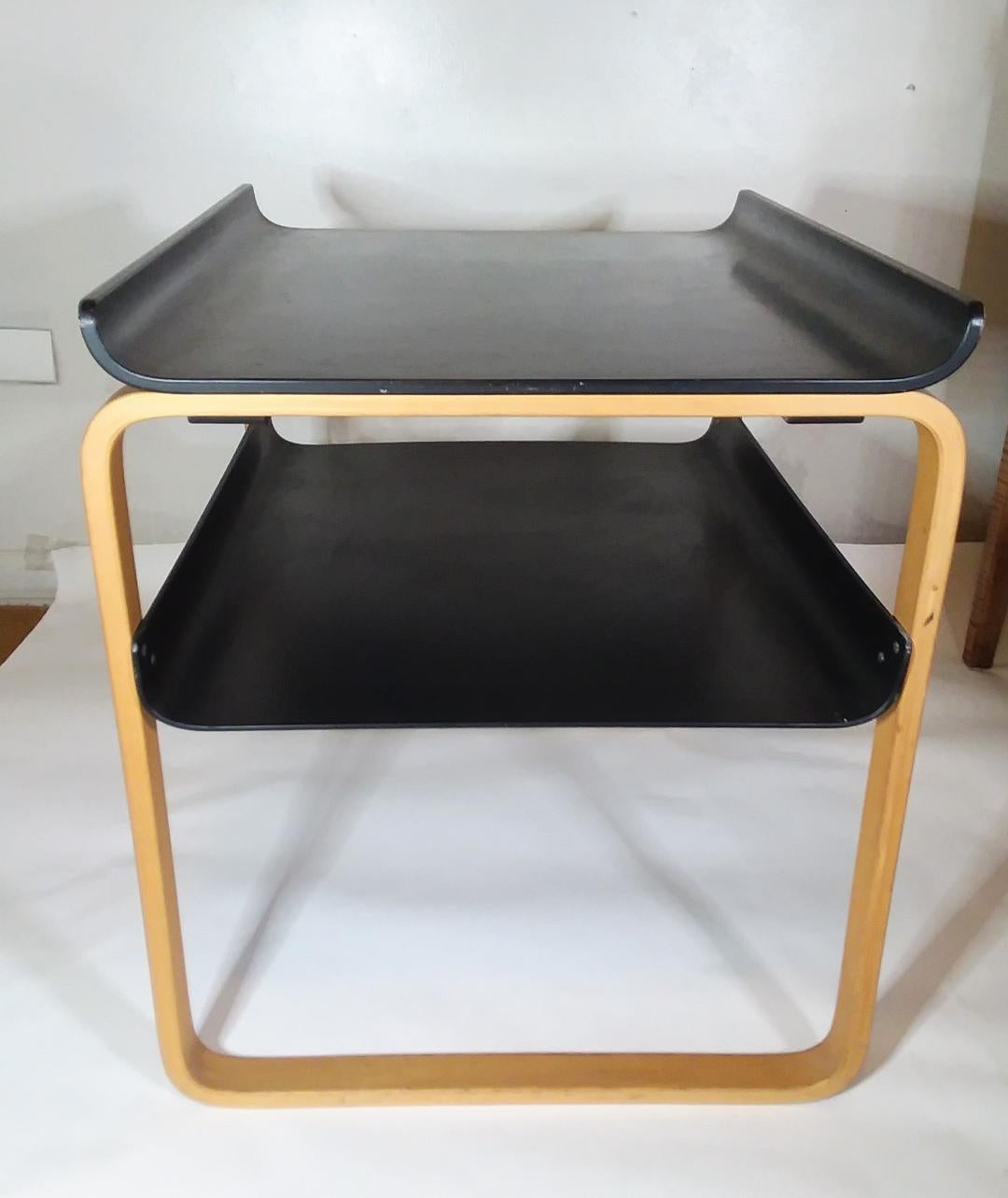 Elegant Bentwood Side Table by Alvar Aalto In Good Condition For Sale In Riverdale, NY