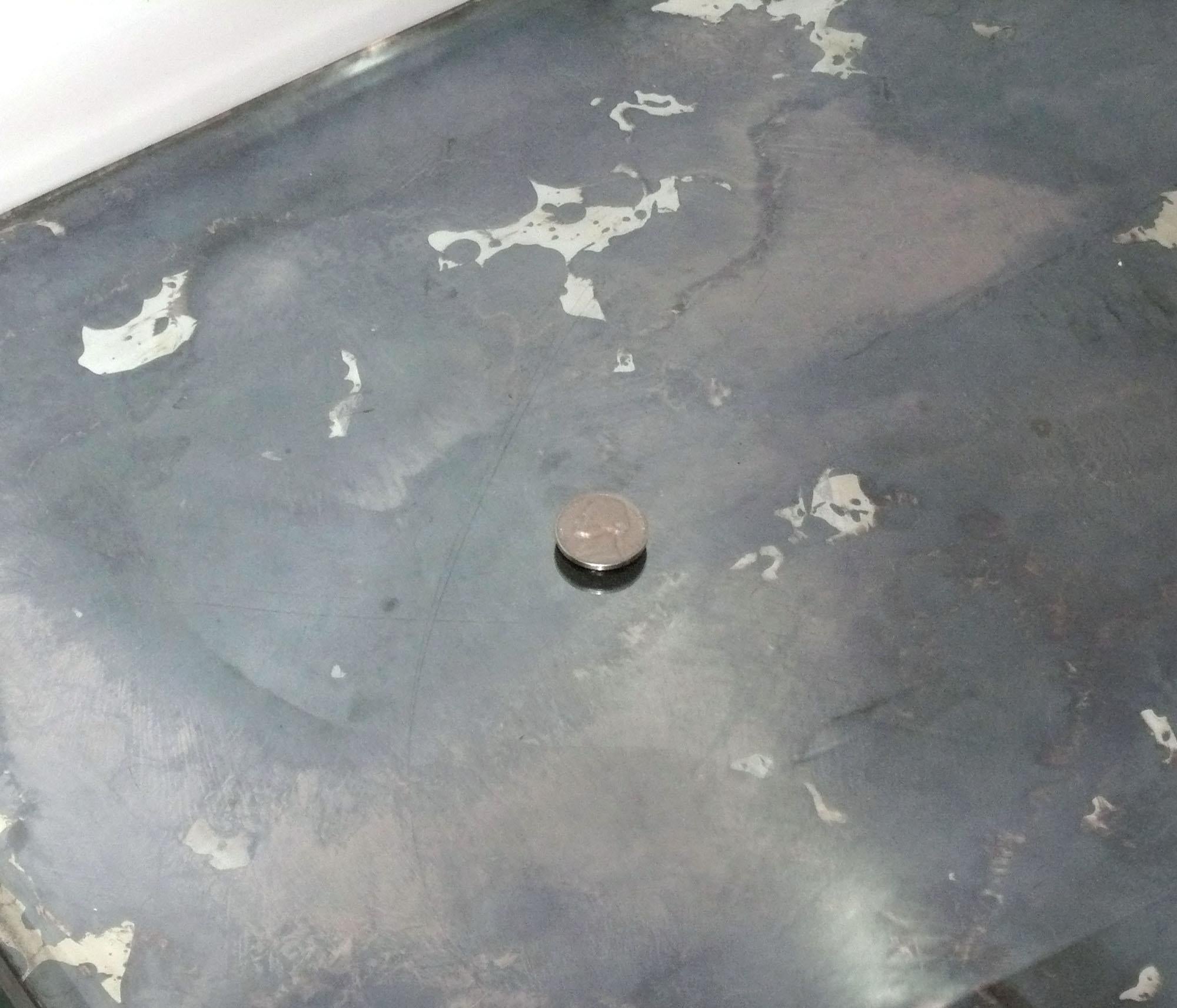 Elegante table basse en miroir biseauté circa 1950s Bon état - En vente à Atlanta, GA