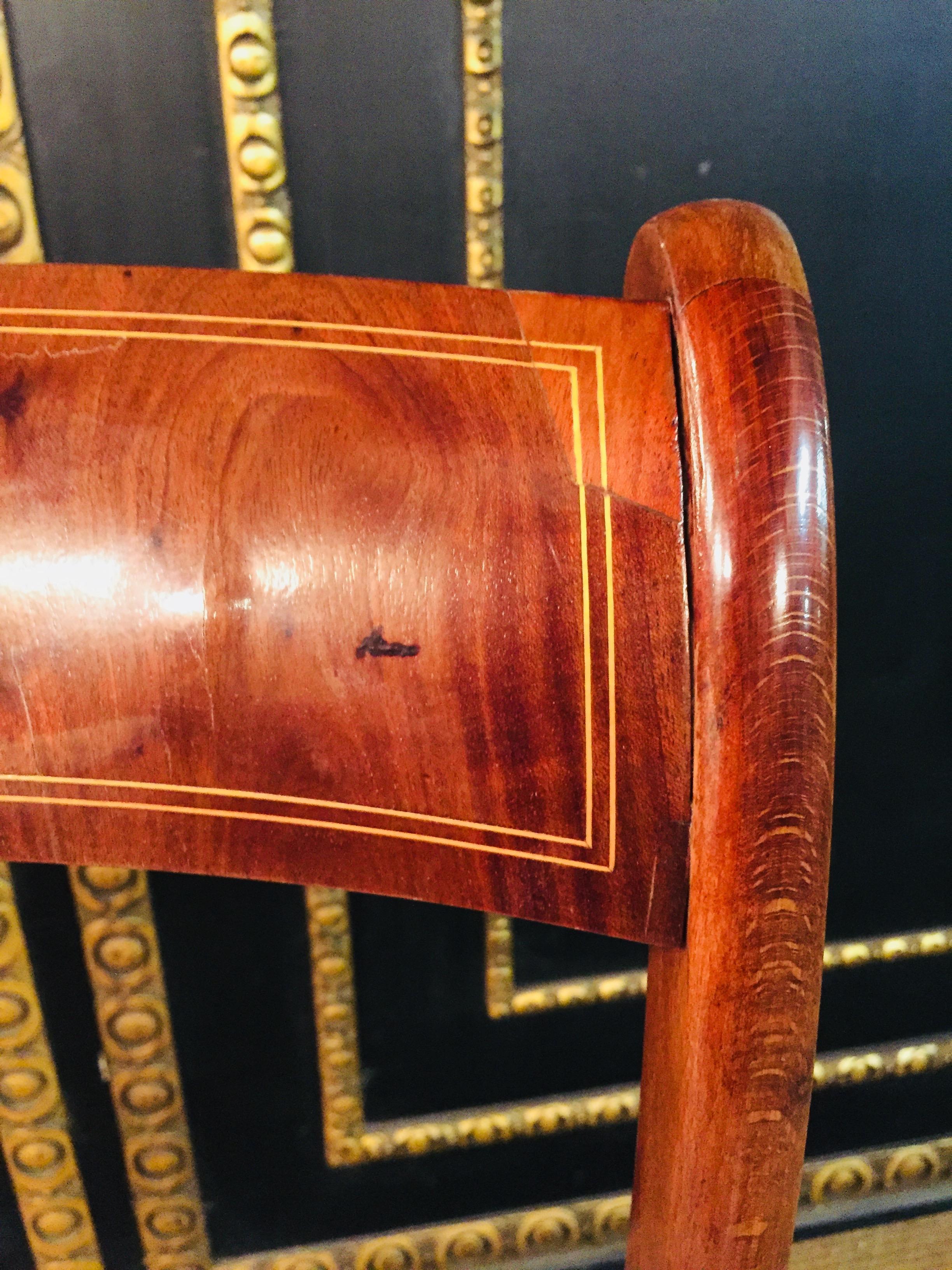 Eleganter eleganter Biedermeier-Stuhl aus Mahagoni, um 1820 im Angebot 5