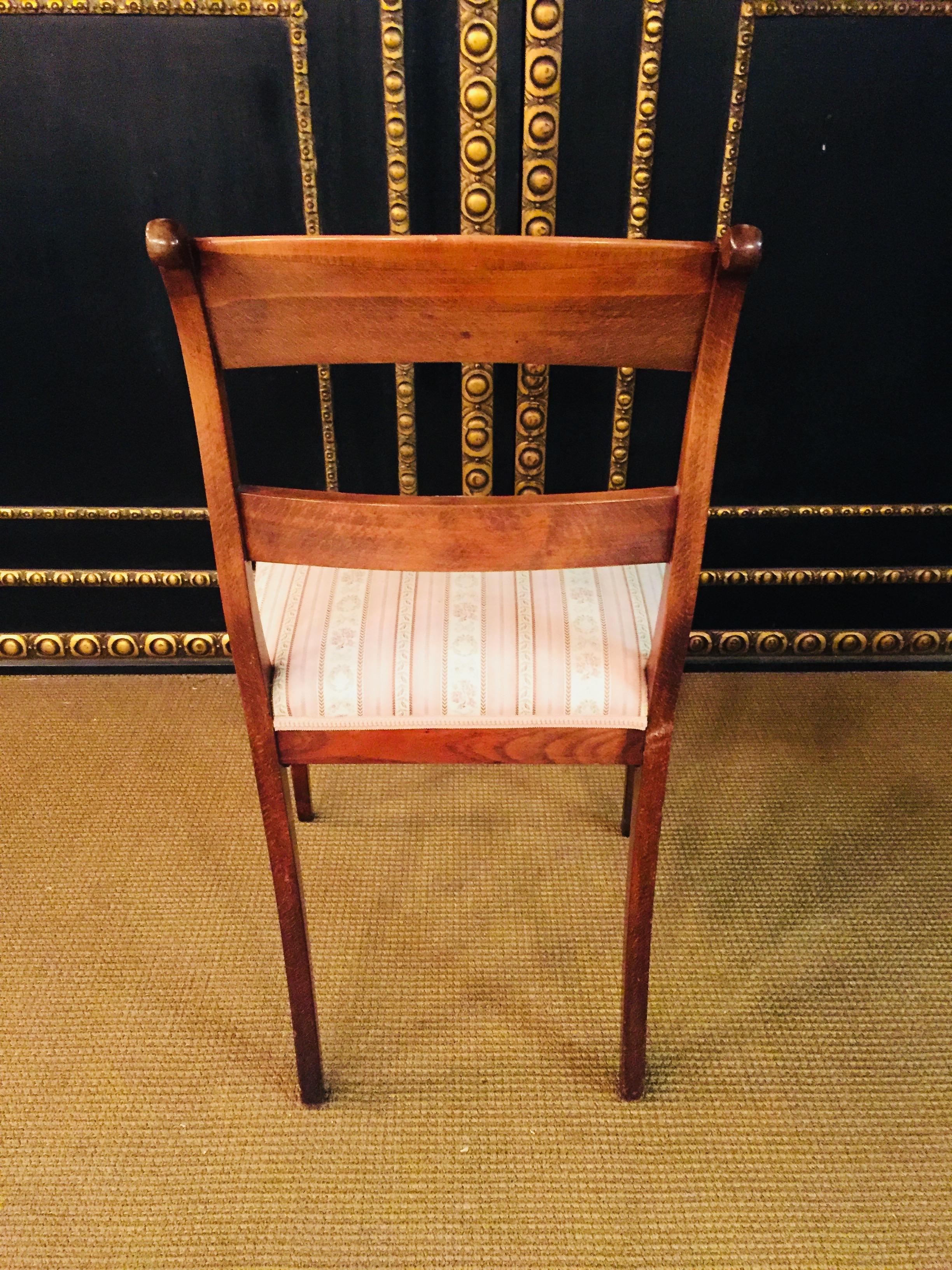 Antique Elegant Biedermeier Chair circa 1820 Mahogany Veneer For Sale 3