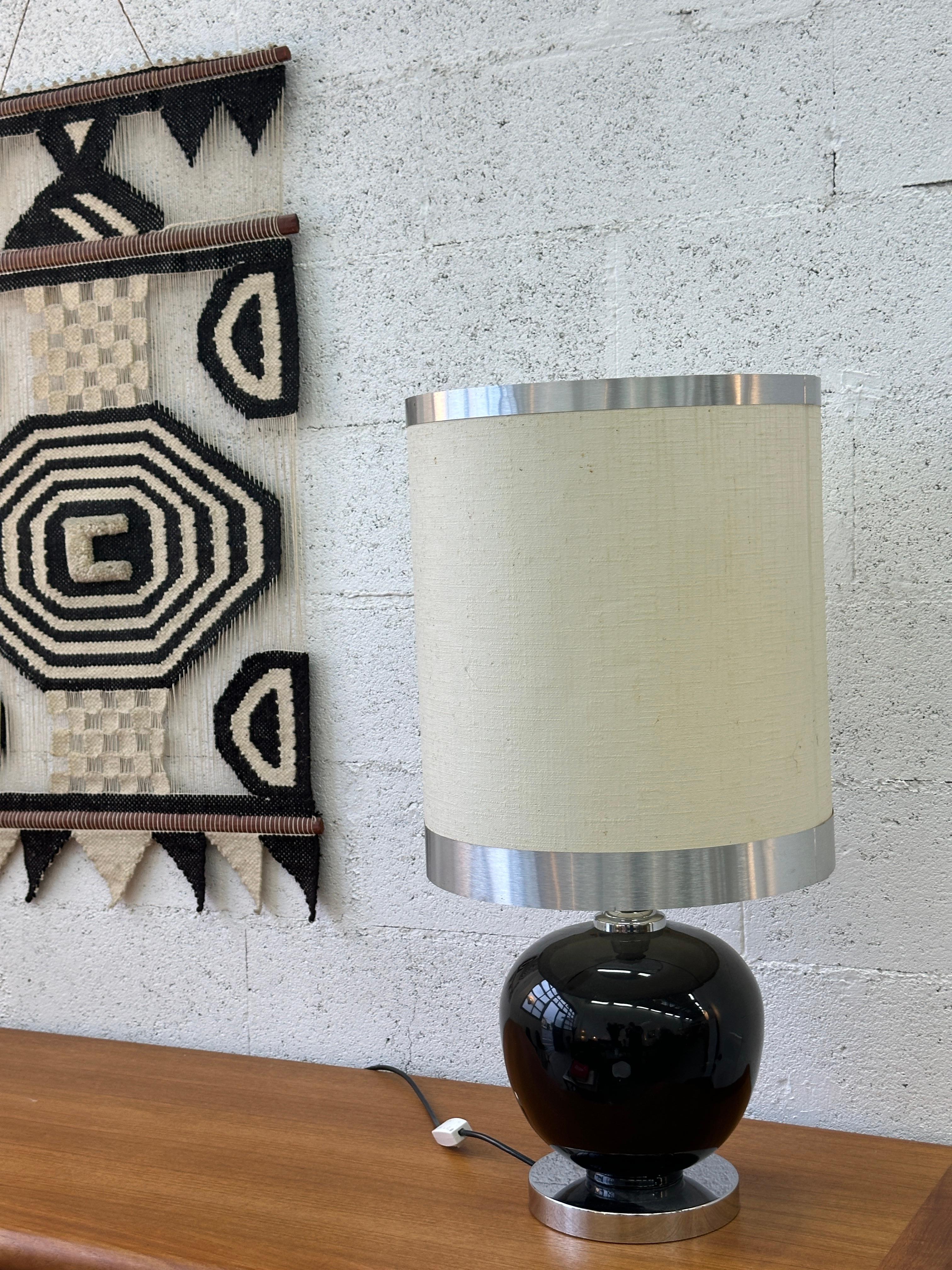 Elegante große Tischlampe mit zeitlosem Design 1970 im Angebot 2