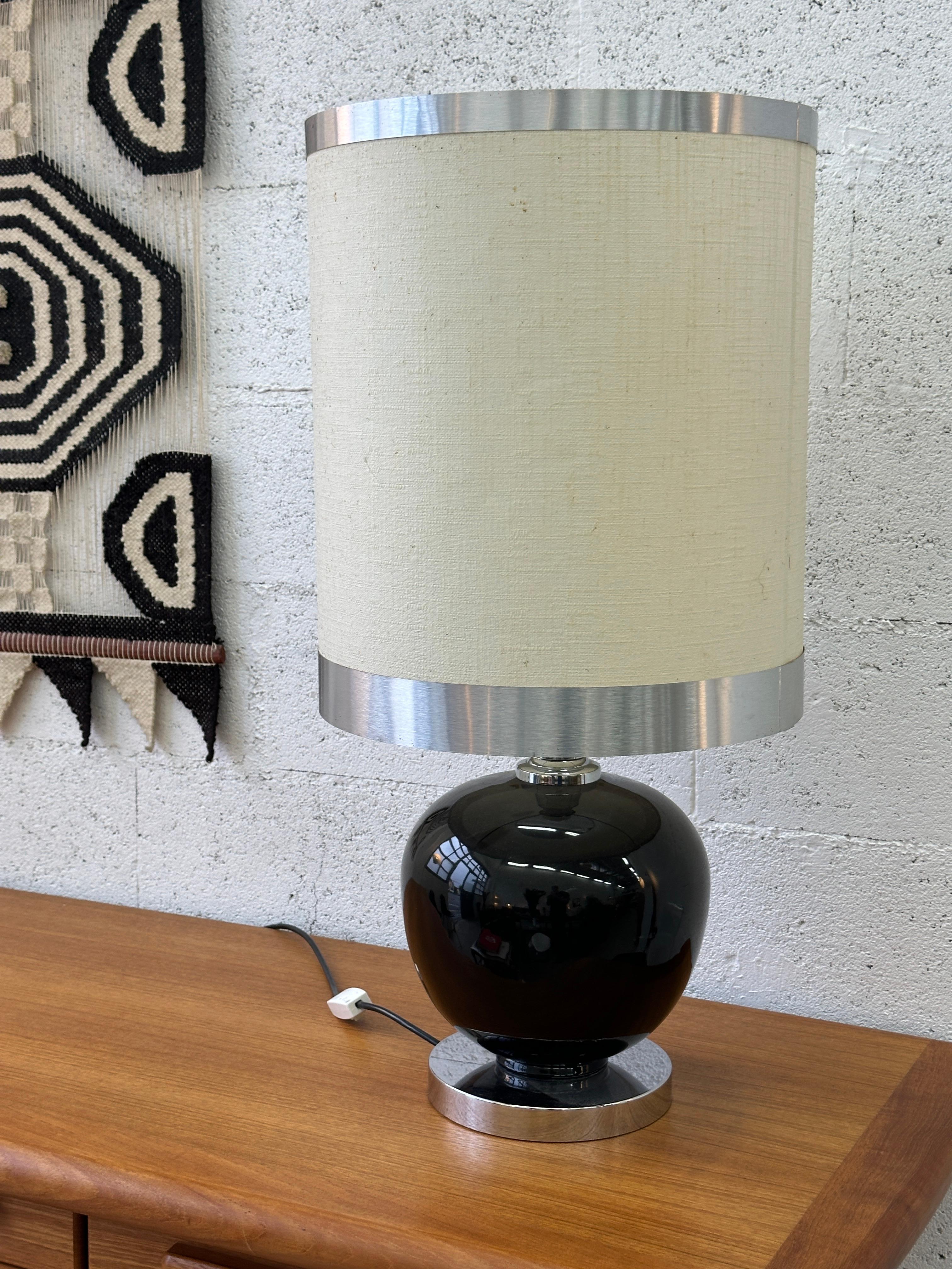 Elegante große Tischlampe mit zeitlosem Design 1970 im Angebot 3