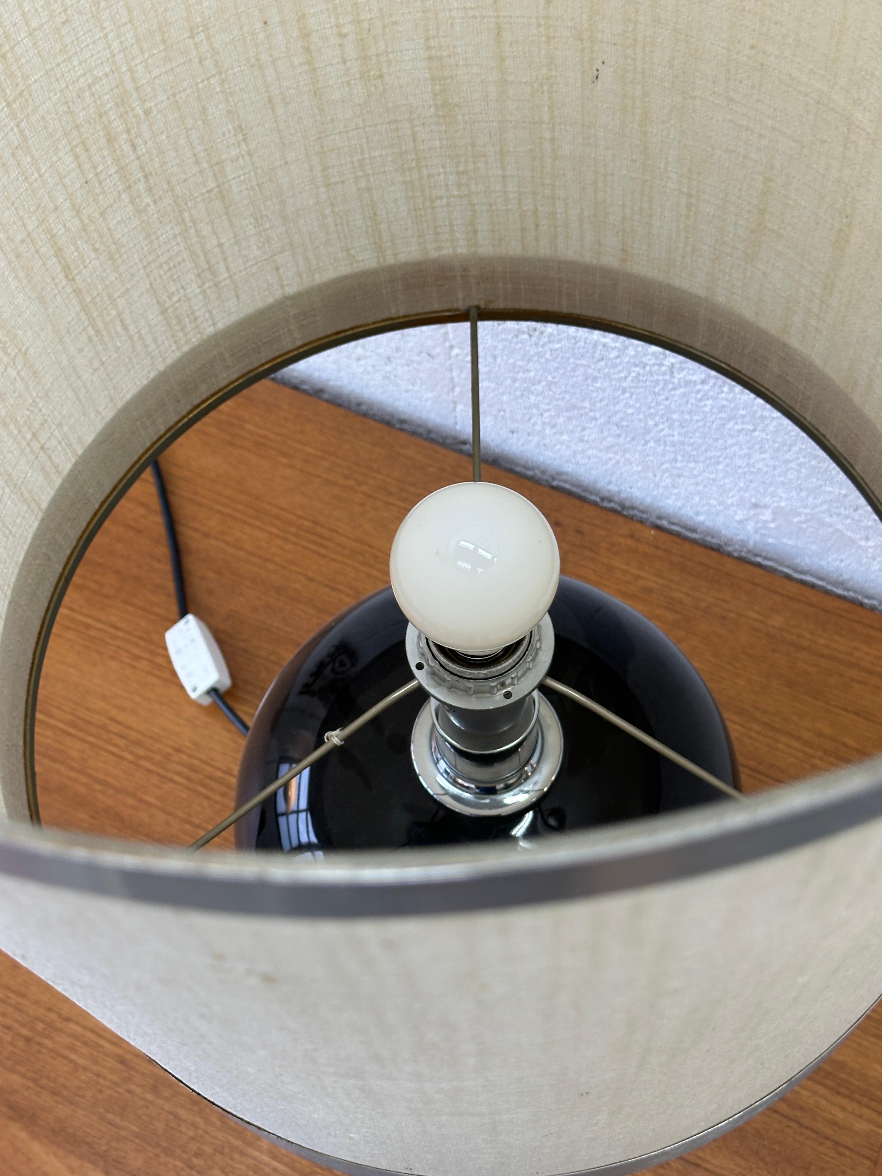 Elegante große Tischlampe mit zeitlosem Design 1970 im Angebot 4