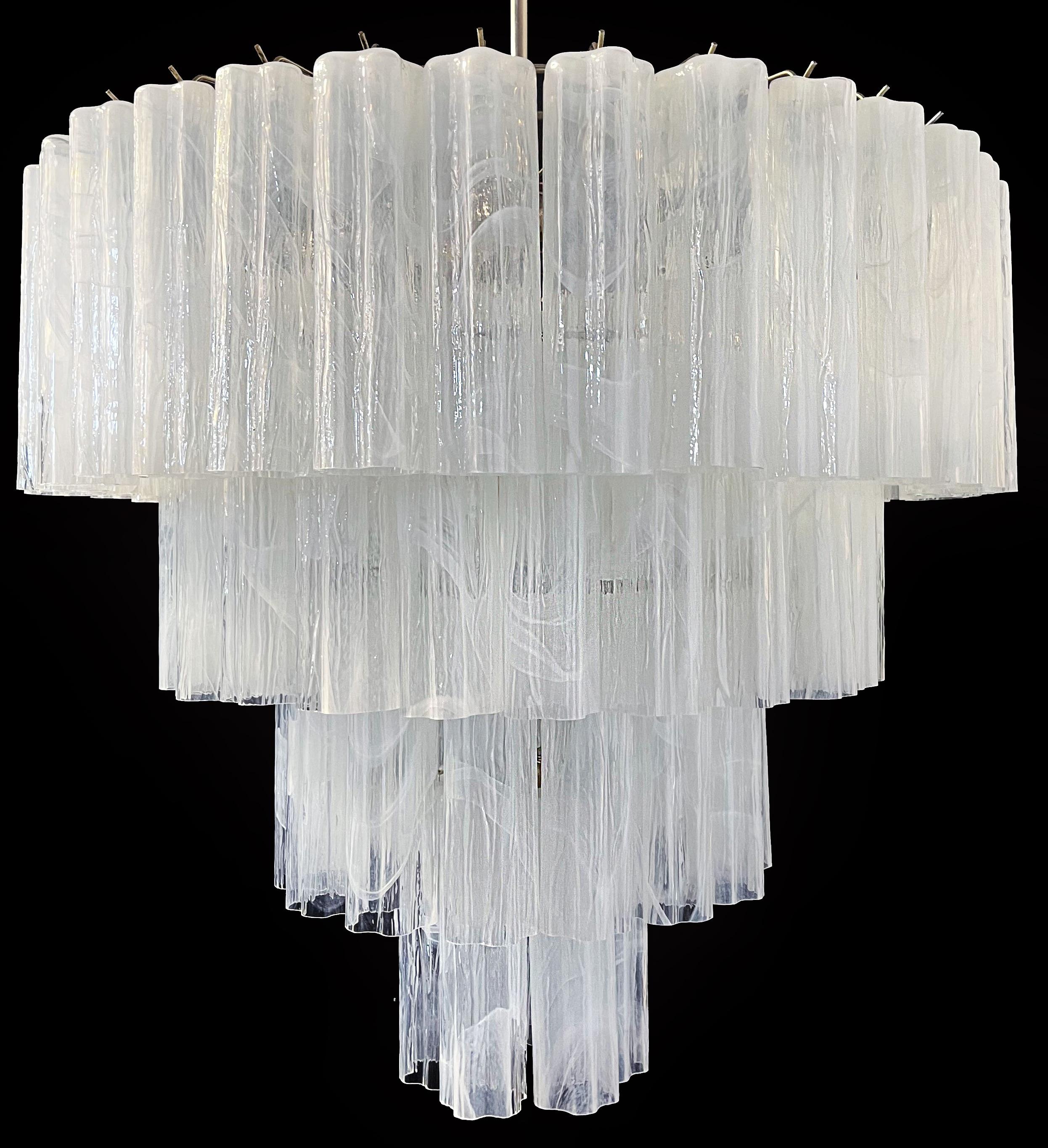 Elegant Big Vintage Murano Glass Tiered Chandelier, 78 Alabaster White Glasses For Sale 1