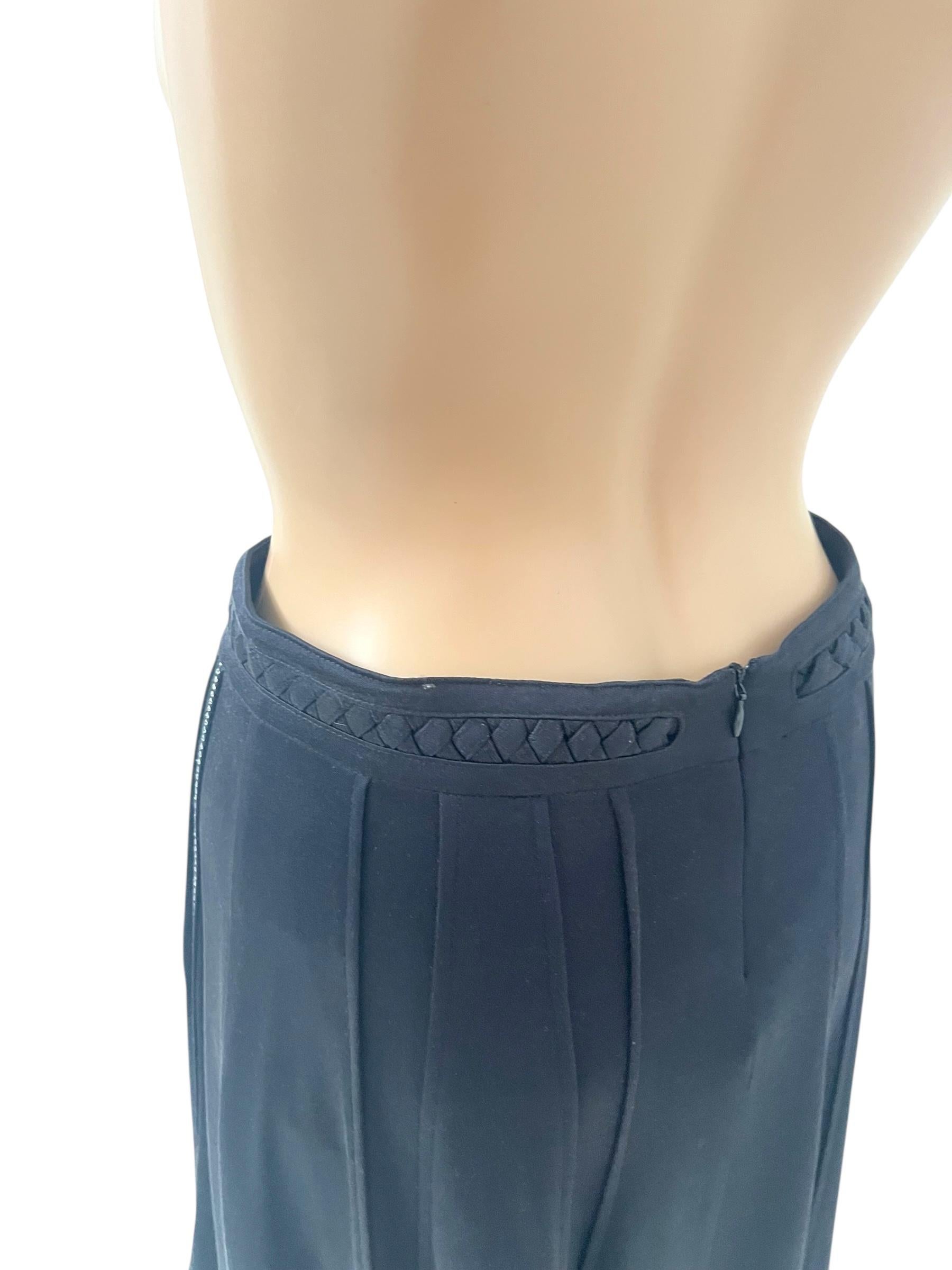 Elegant Black Flared Skirt with Embroidered Detailing by Class Roberto Cavalli en vente 6