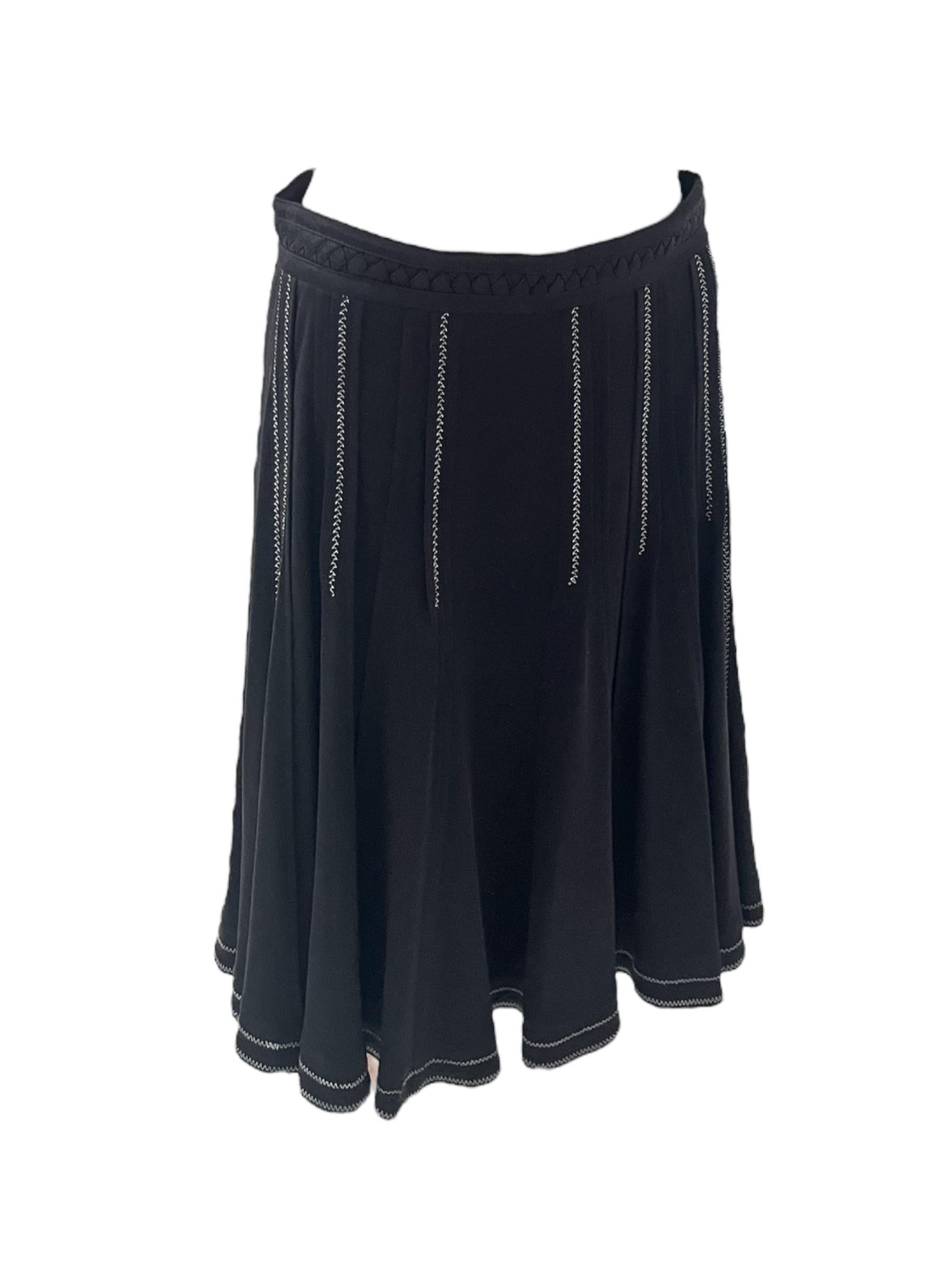 Elegant Black Flared Skirt with Embroidered Detailing by Class Roberto Cavalli Pour femmes en vente