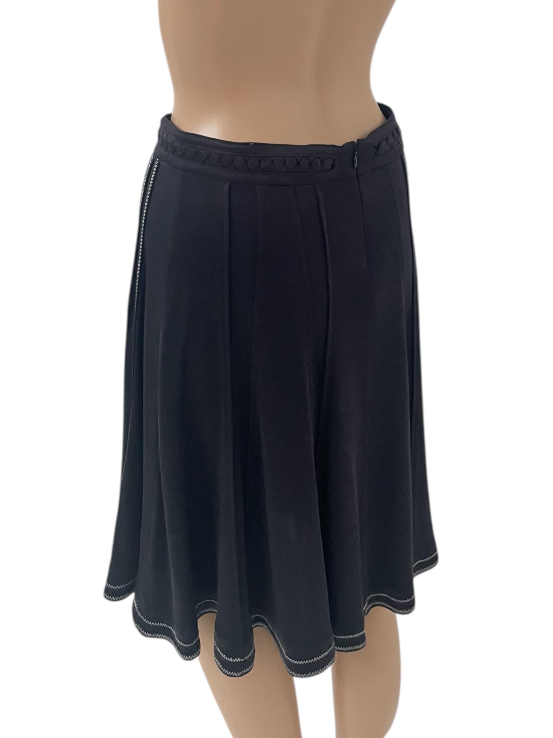 Elegant Black Flared Skirt with Embroidered Detailing by Class Roberto Cavalli en vente 5