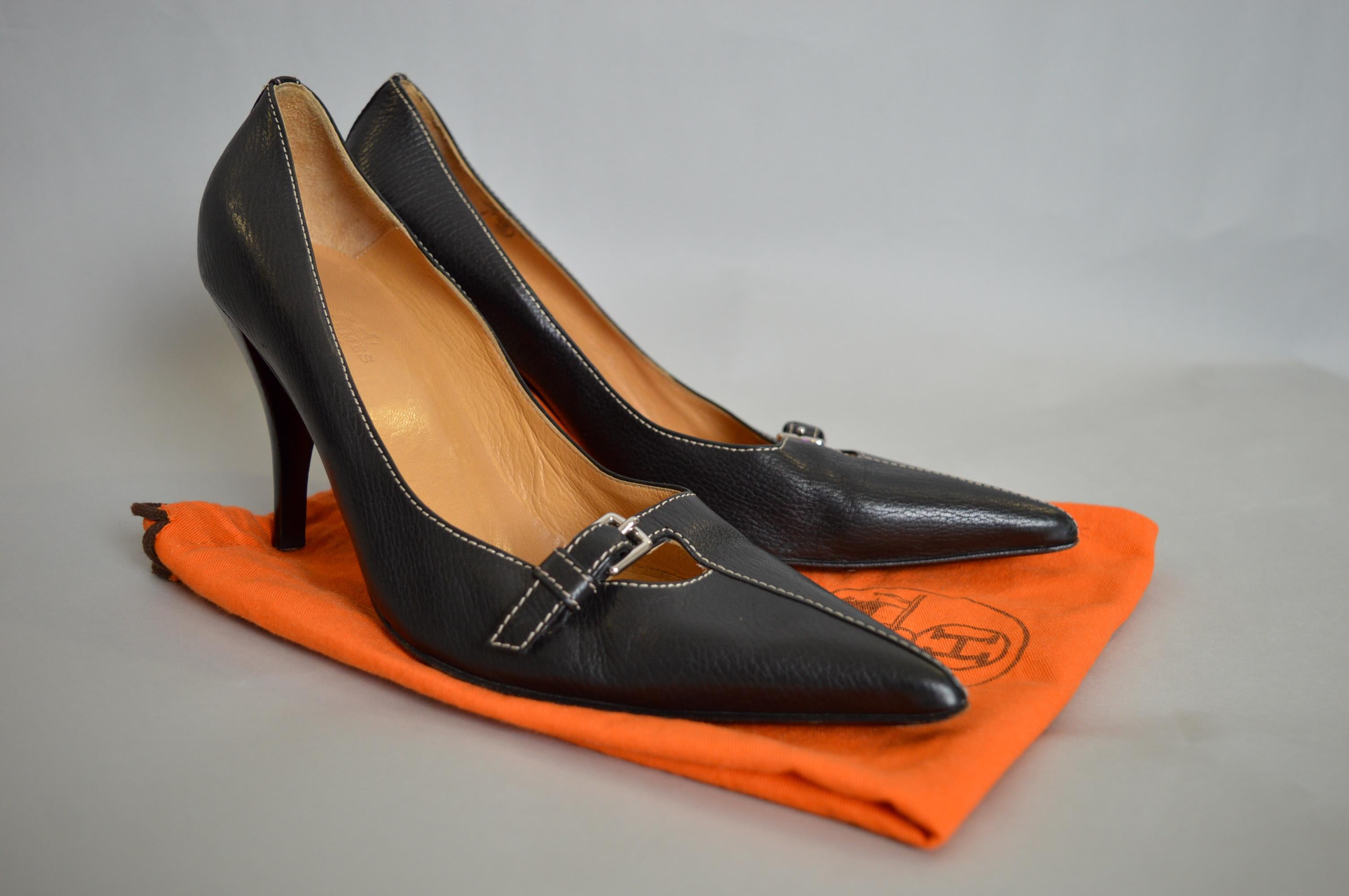 Elegant Black HERMÉS Leather Pointed Court Shoes - Vintage High Heels For Sale 6