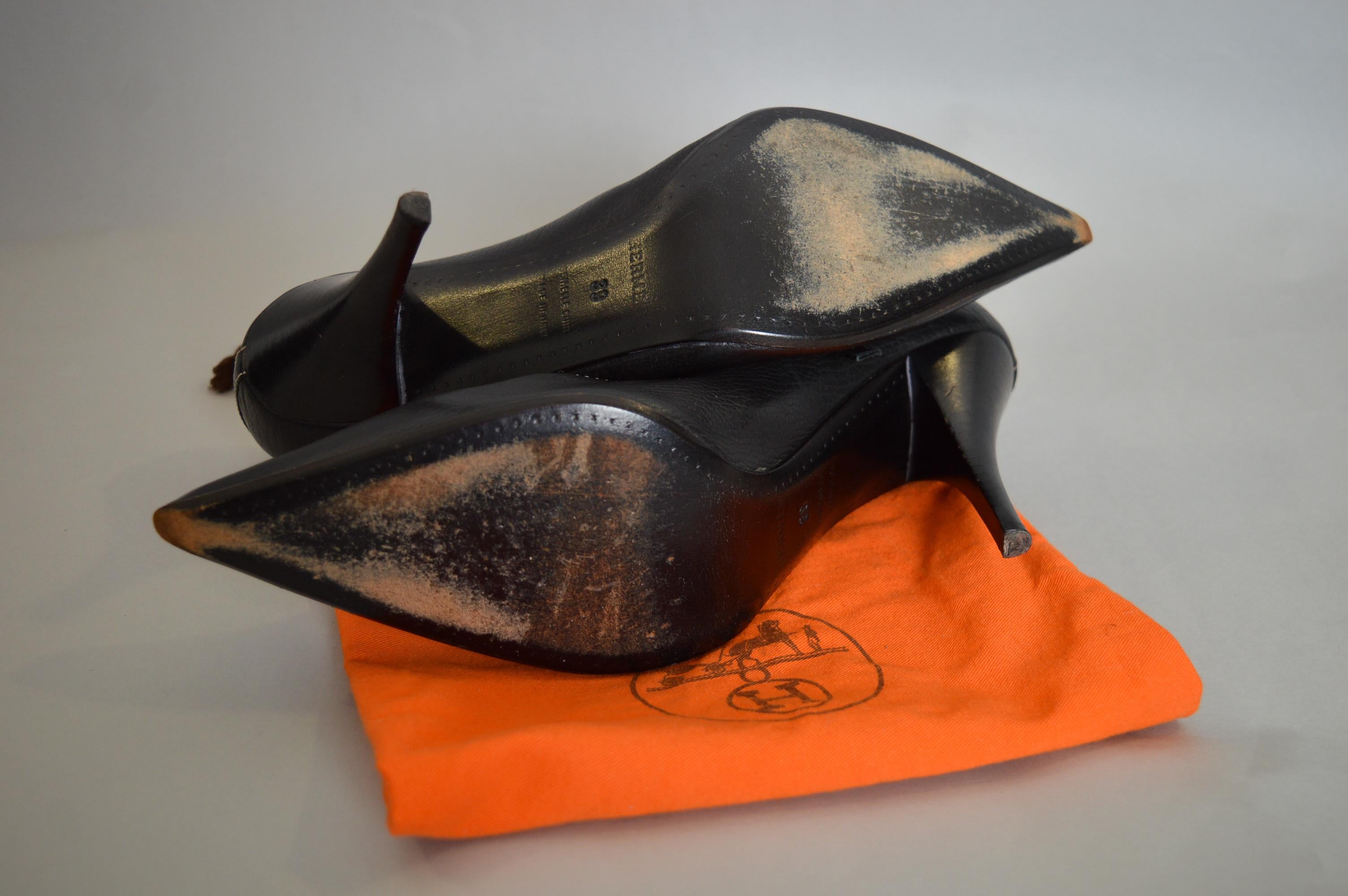 Elegant Black HERMÉS Leather Pointed Court Shoes - Vintage High Heels For Sale 8