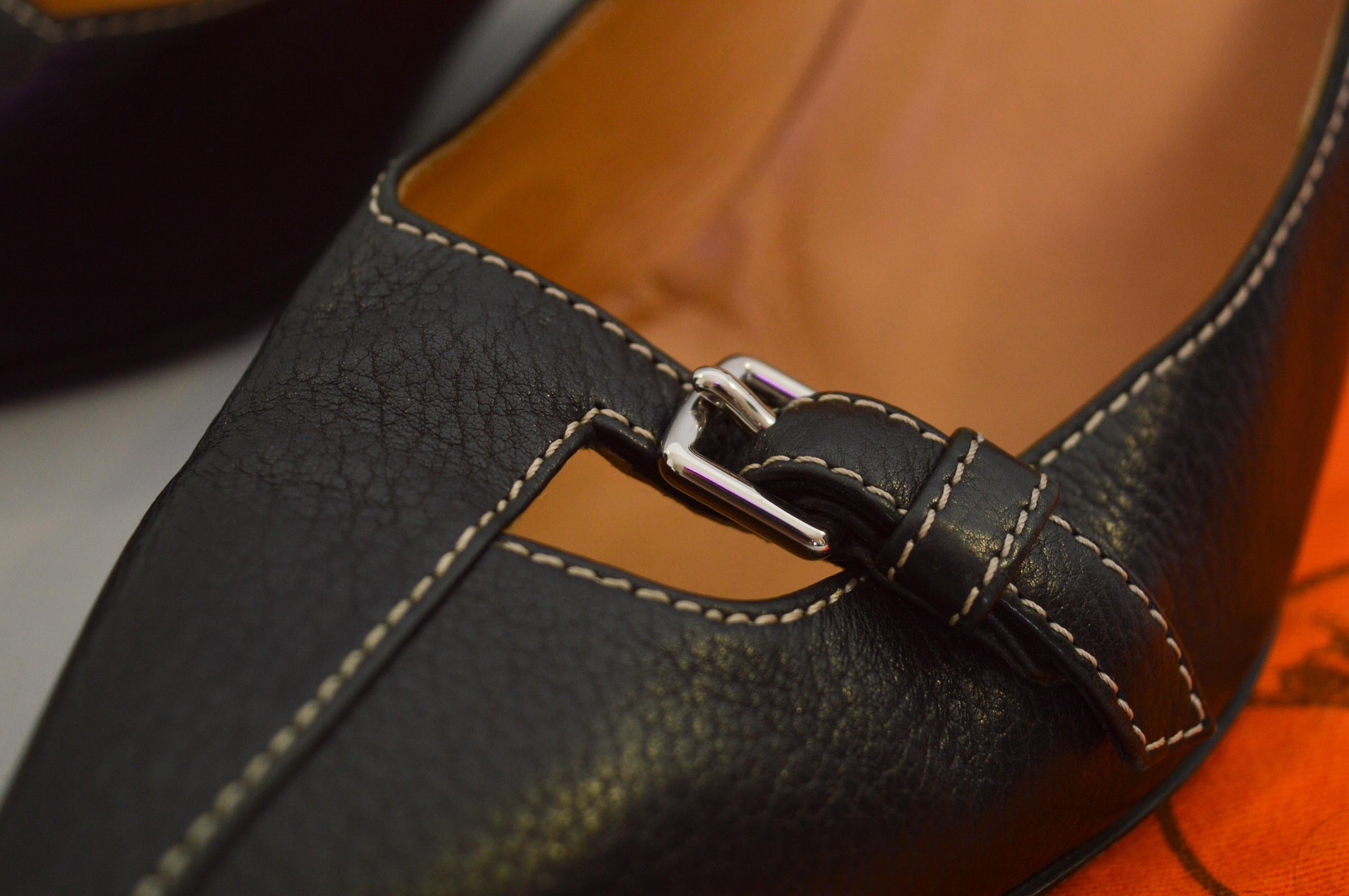 Elegant Black HERMÉS Leather Pointed Court Shoes - Vintage High Heels For Sale 2